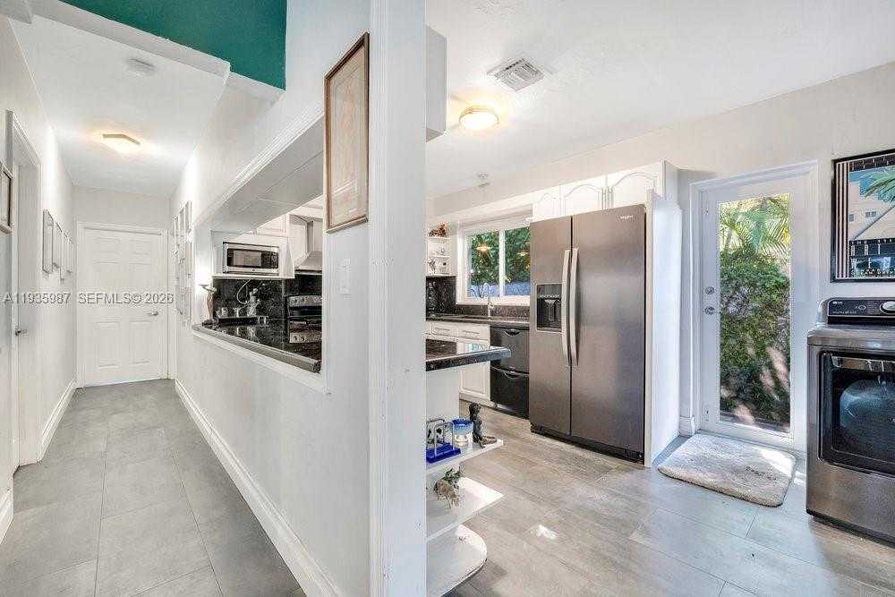 Small Image of 634 NORTH EAST 72ND TER, Miami Number 12