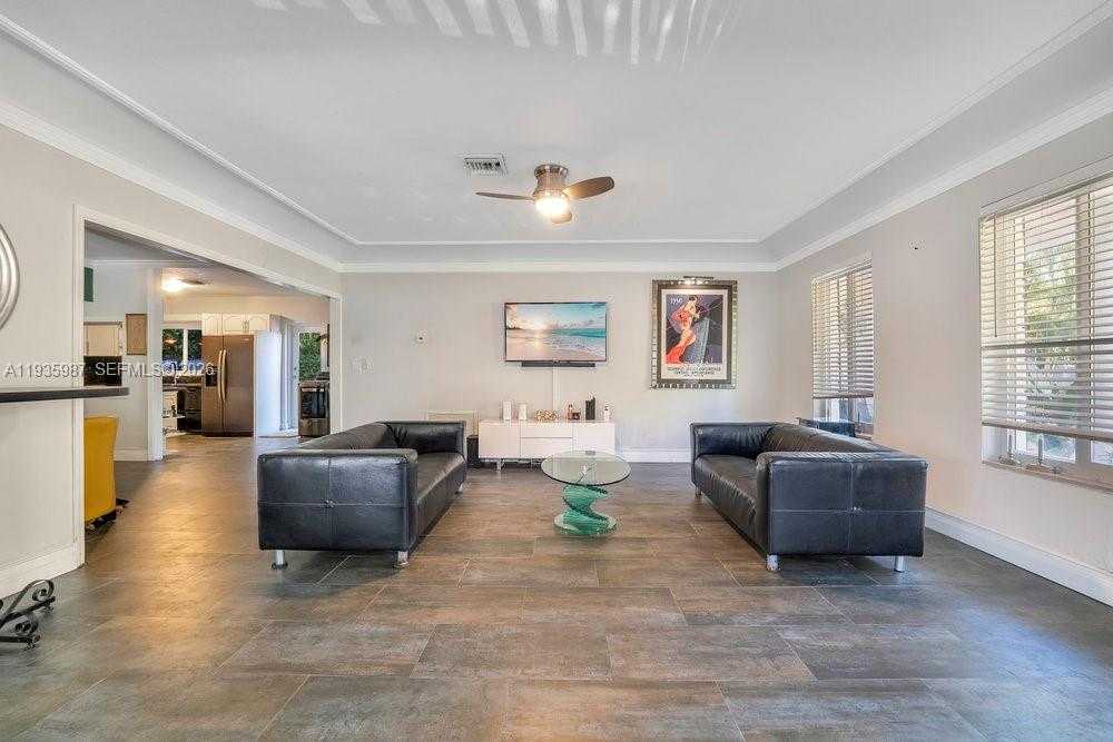 Small Image of 634 NORTH EAST 72ND TER, Miami Number 3