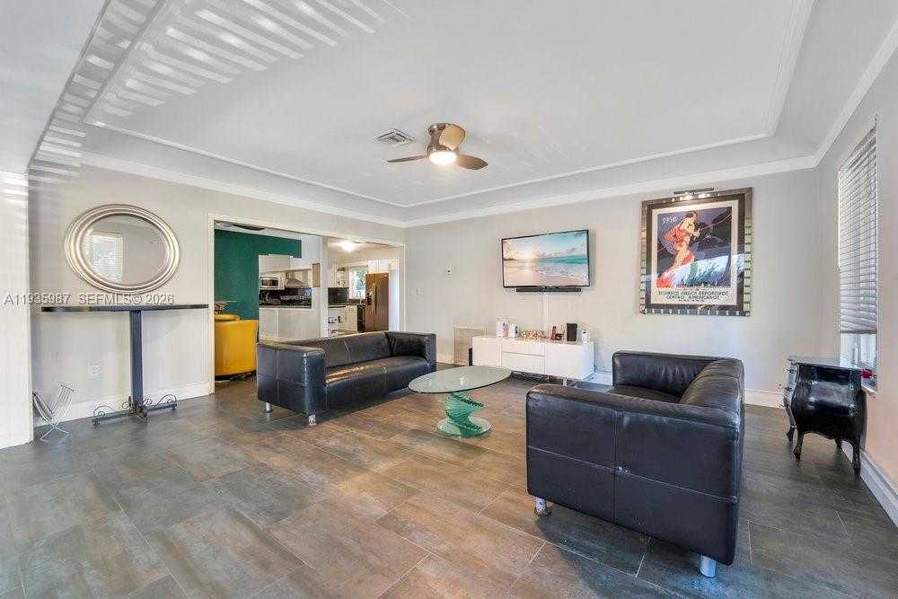 Small Image of 634 NORTH EAST 72ND TER, Miami Number 4