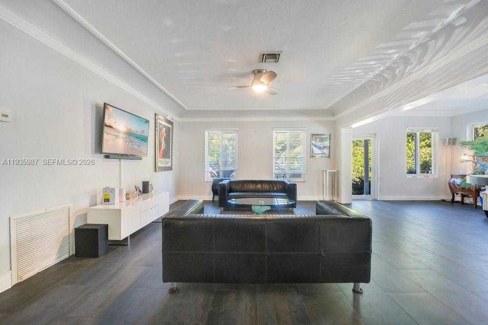 Small Image of 634 NORTH EAST 72ND TER, Miami Number 5