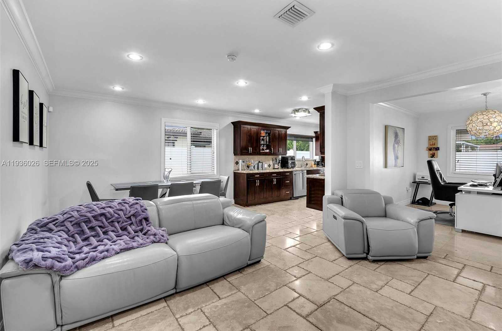 Small Image of 851 BLUEBIRD AVE, Miami Springs Number 13