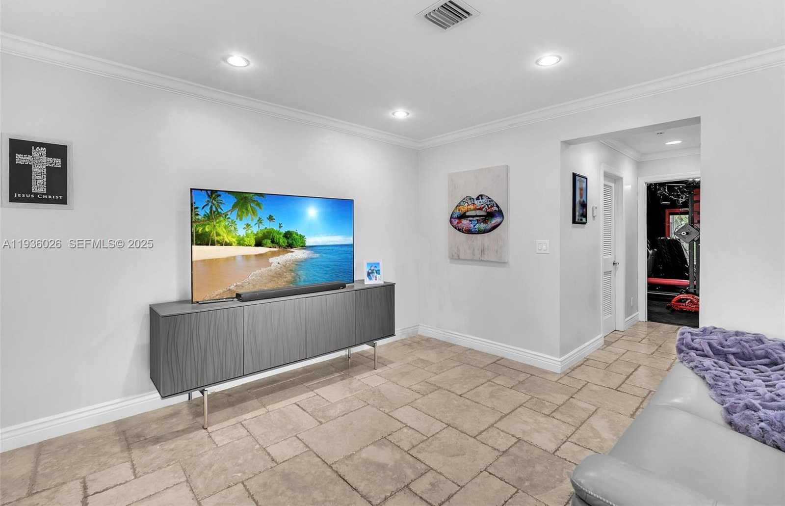 Small Image of 851 BLUEBIRD AVE, Miami Springs Number 14