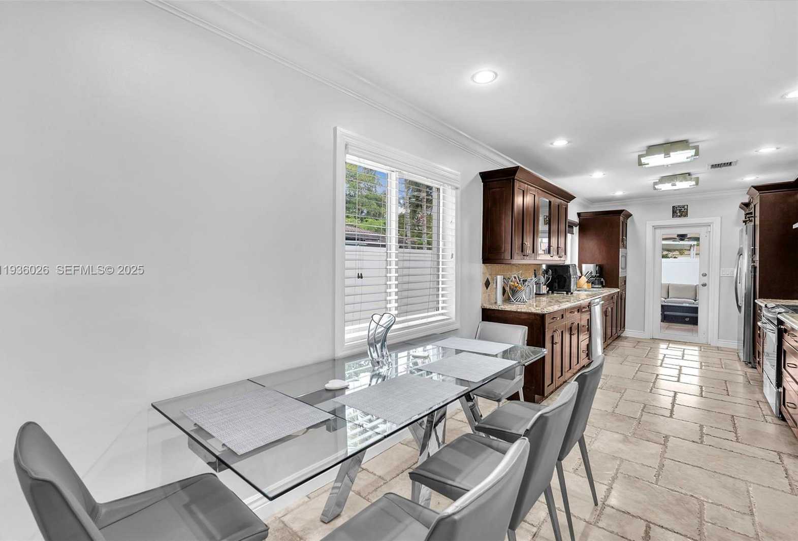 Small Image of 851 BLUEBIRD AVE, Miami Springs Number 15