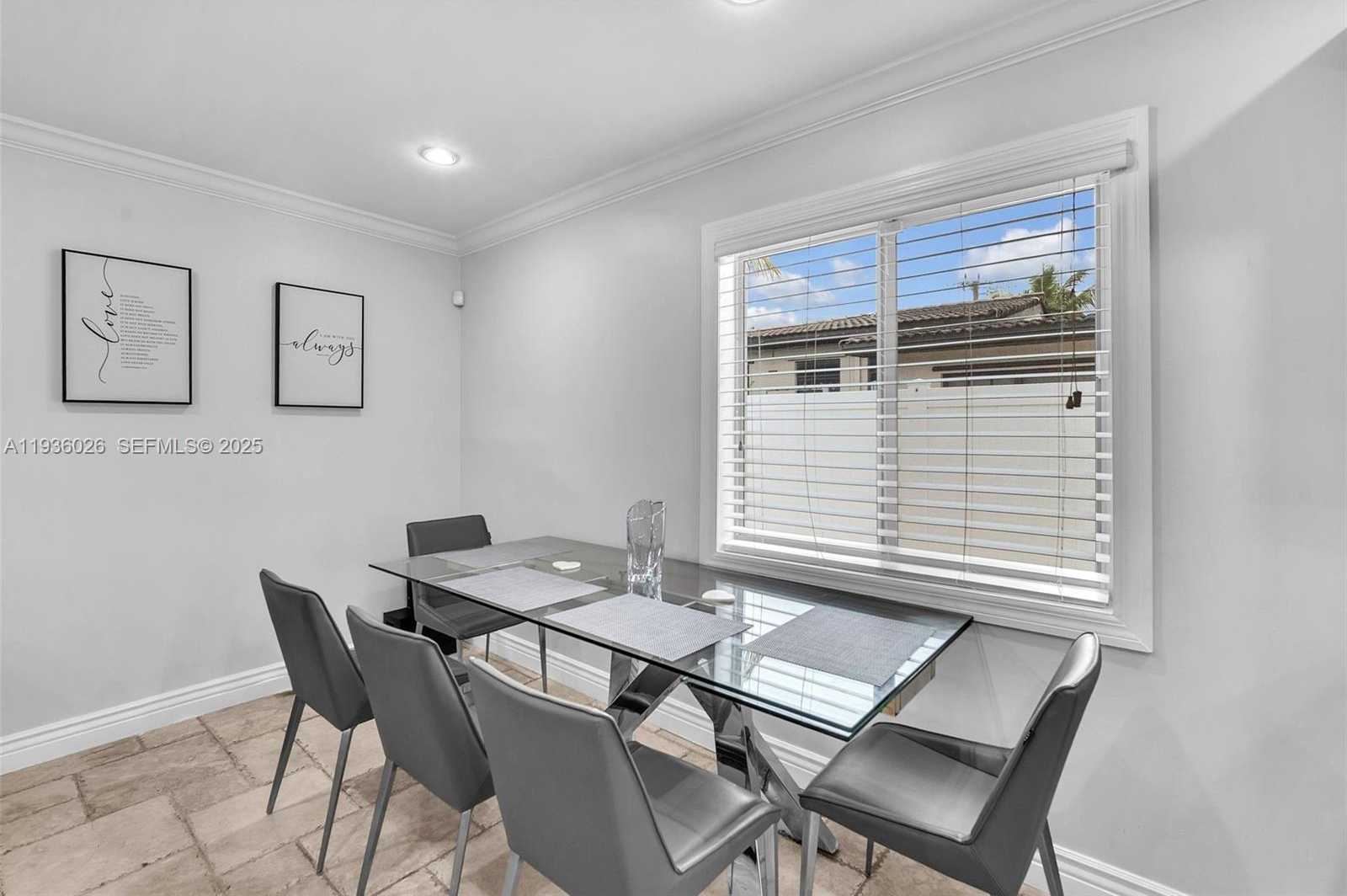 Small Image of 851 BLUEBIRD AVE, Miami Springs Number 16