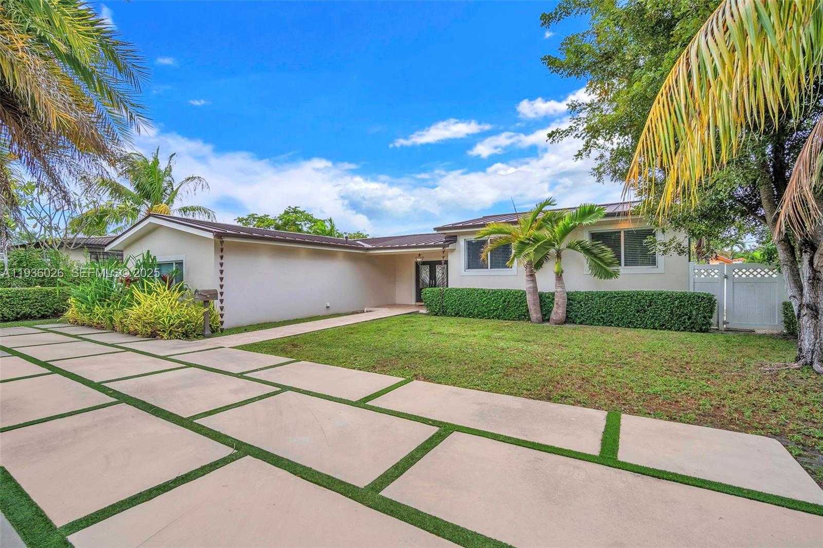 Small Image of 851 BLUEBIRD AVE, Miami Springs Number 3