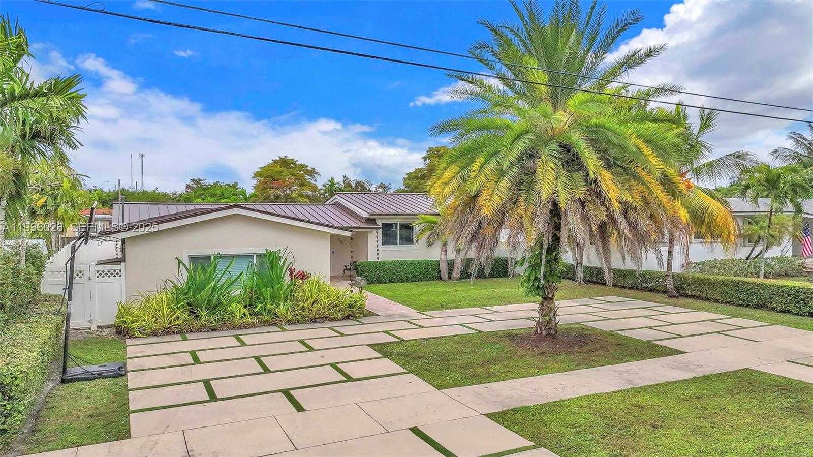 Small Image of 851 BLUEBIRD AVE, Miami Springs Number 4