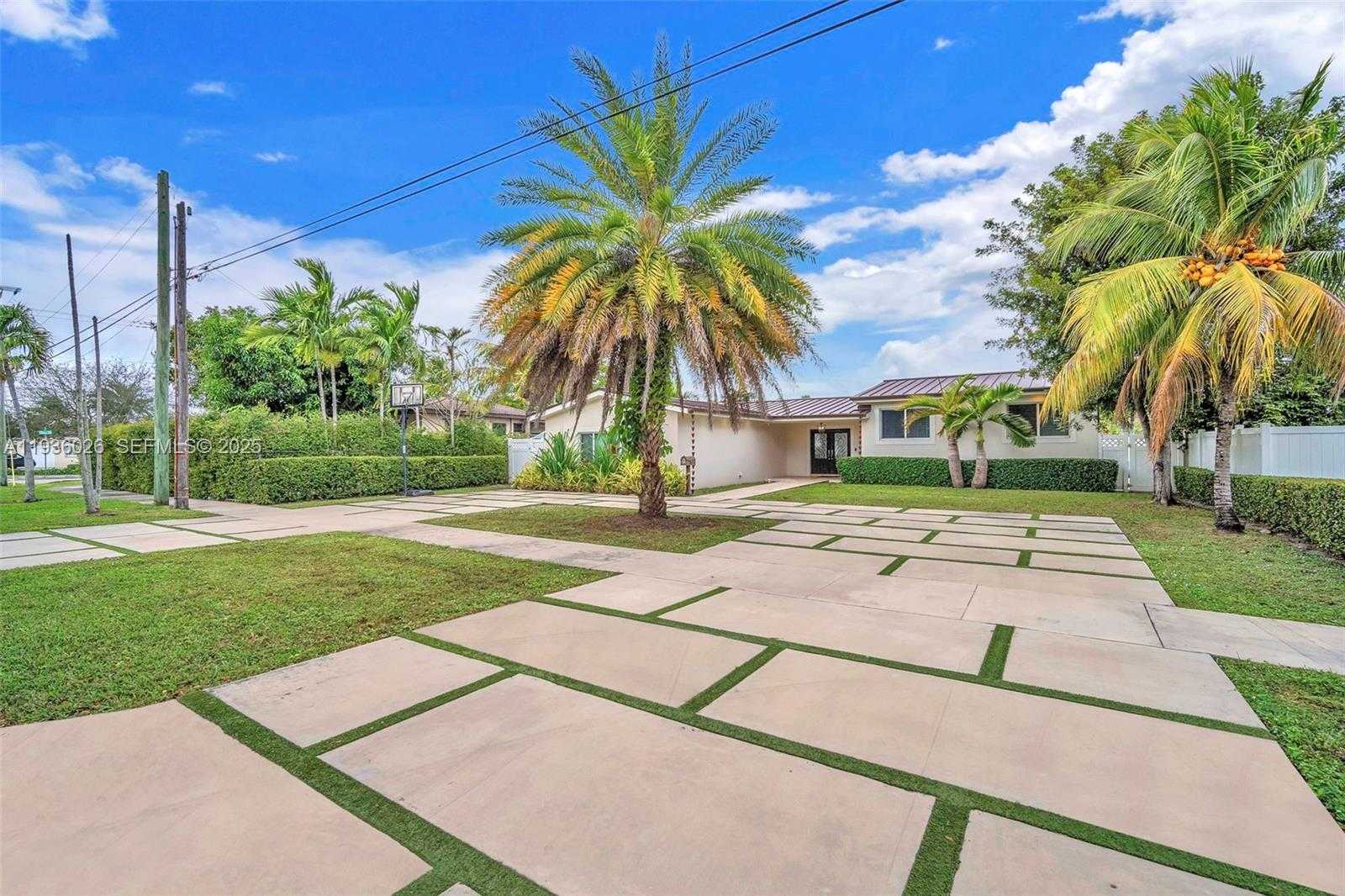 Small Image of 851 BLUEBIRD AVE, Miami Springs Number 5