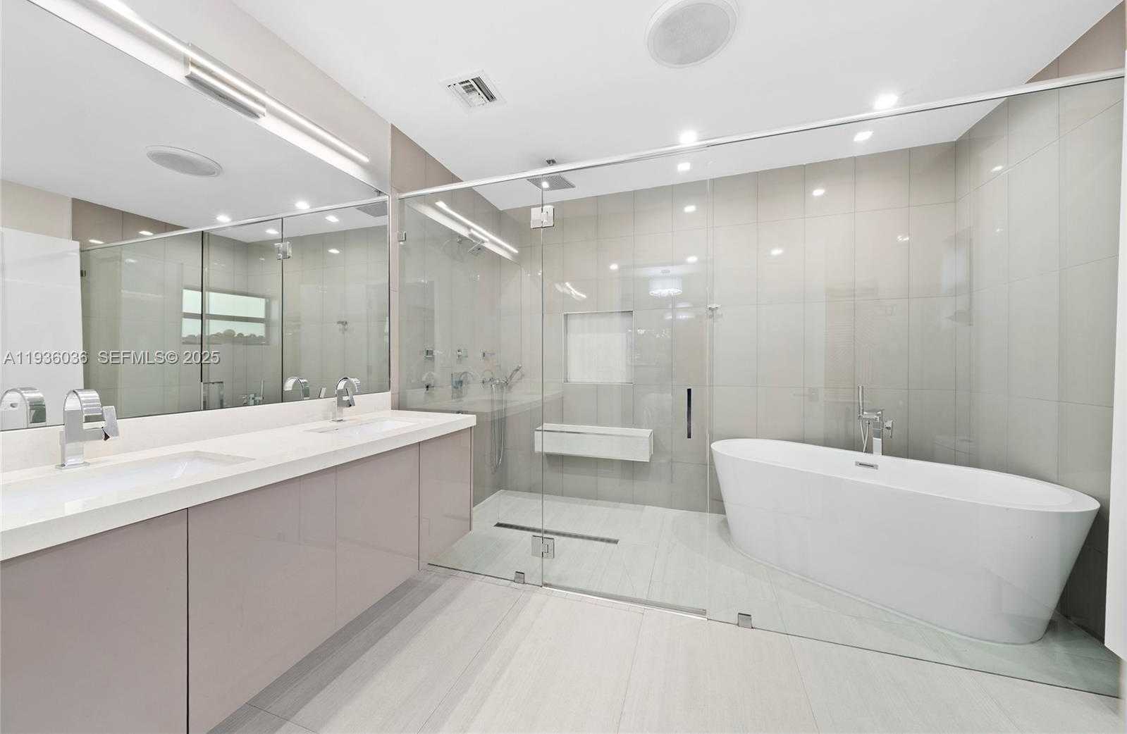 Small Image of 3141 NORTH BAY RD, Miami Beach Number 24