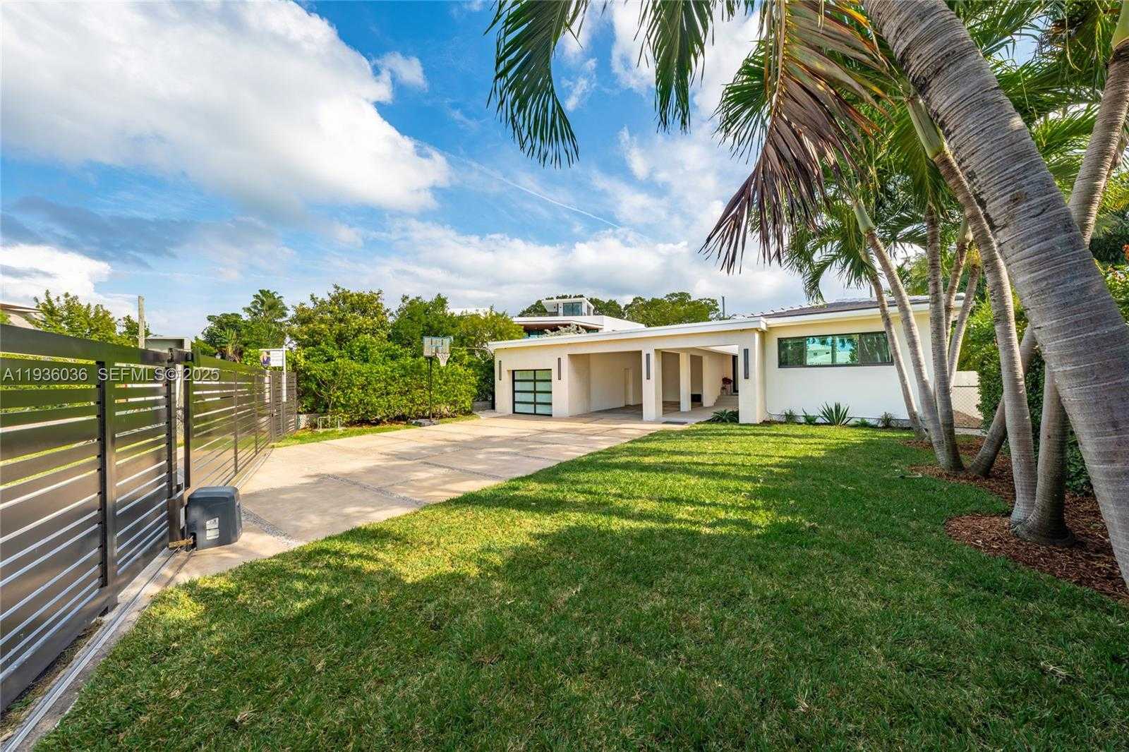 Small Image of 3141 NORTH BAY RD, Miami Beach Number 34