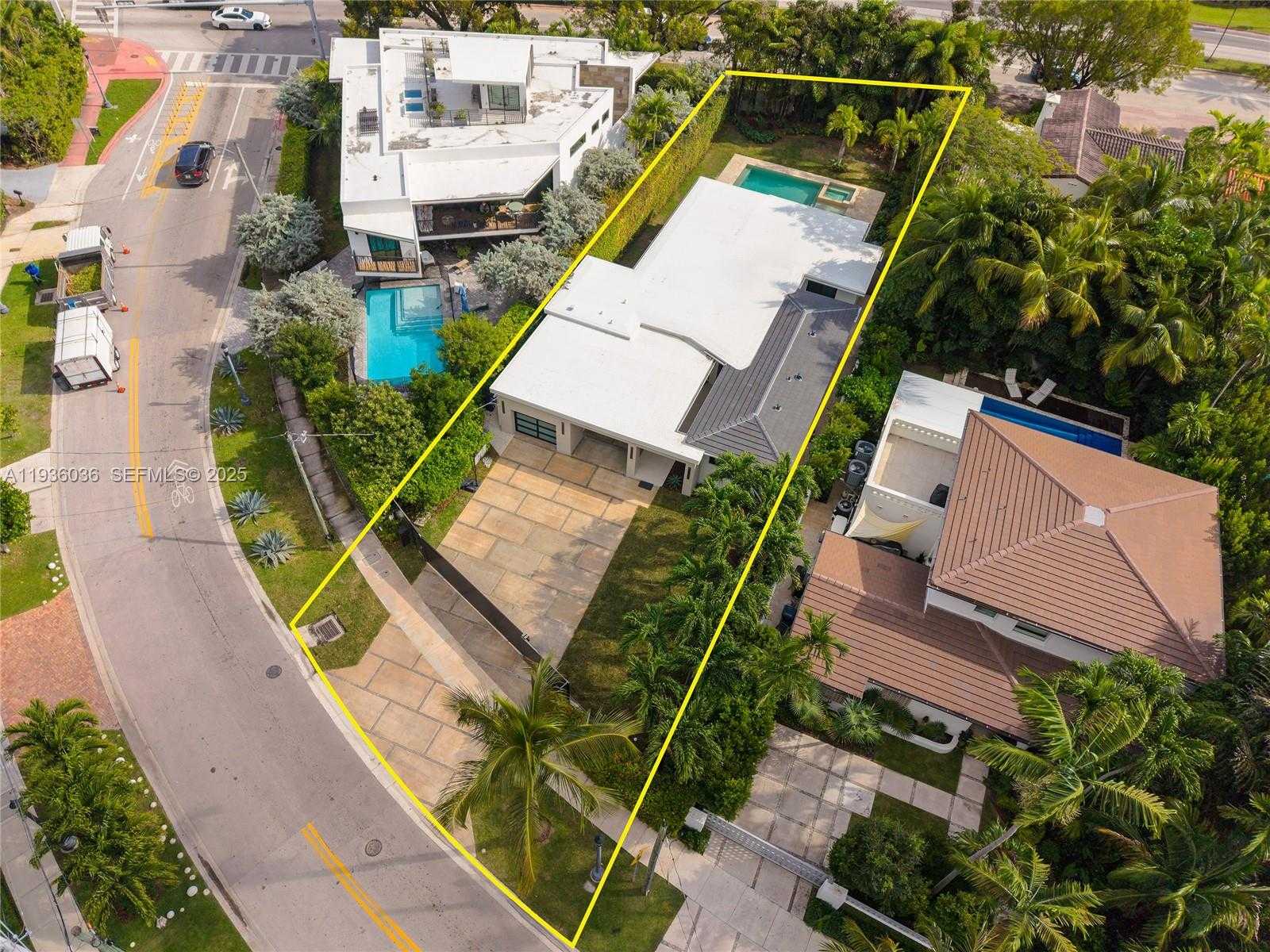 Small Image of 3141 NORTH BAY RD, Miami Beach Number 35