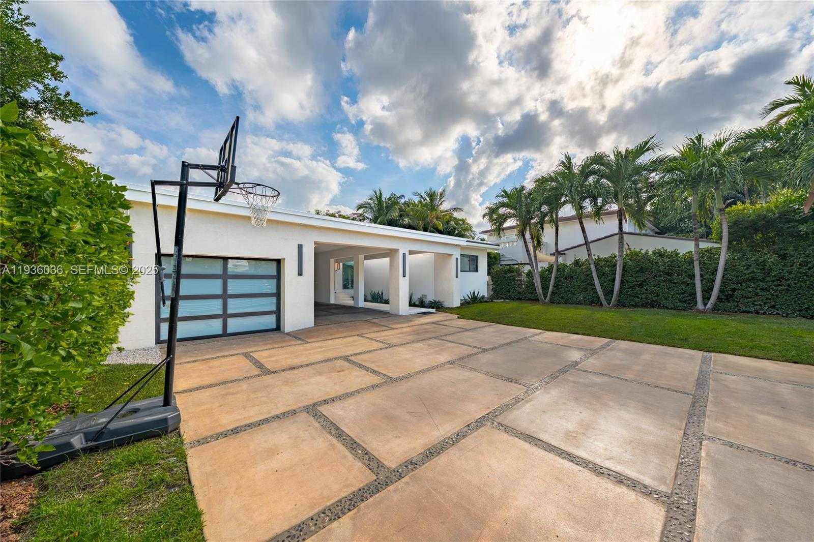Small Image of 3141 NORTH BAY RD, Miami Beach Number 38
