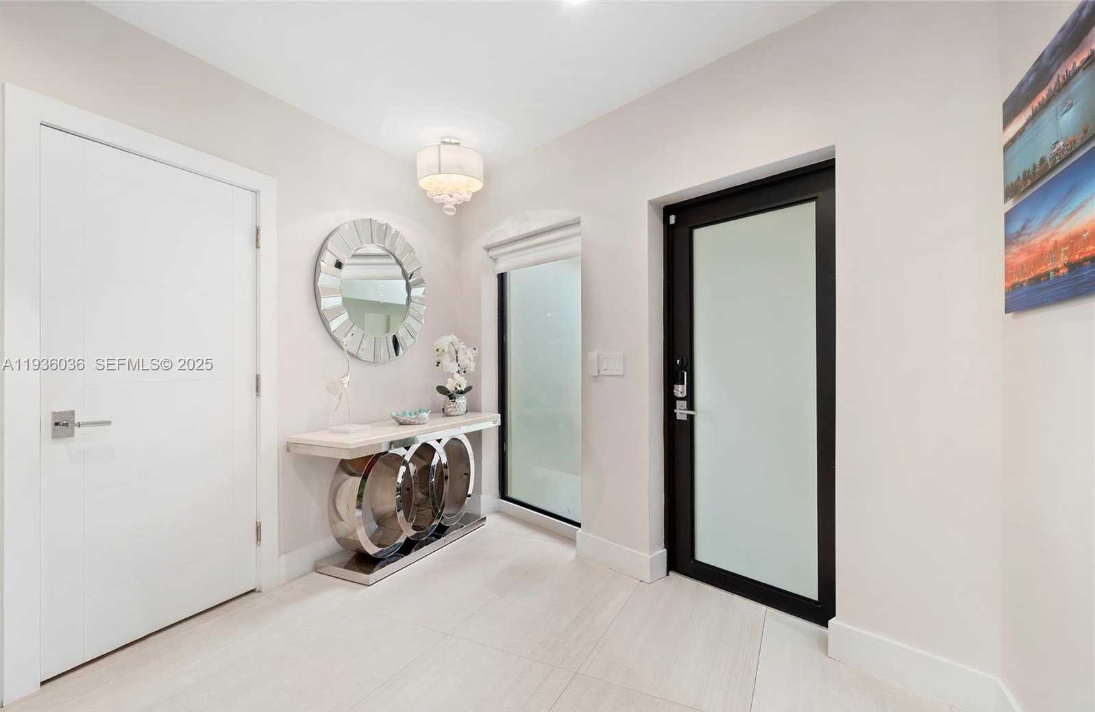 Small Image of 3141 NORTH BAY RD, Miami Beach Number 4