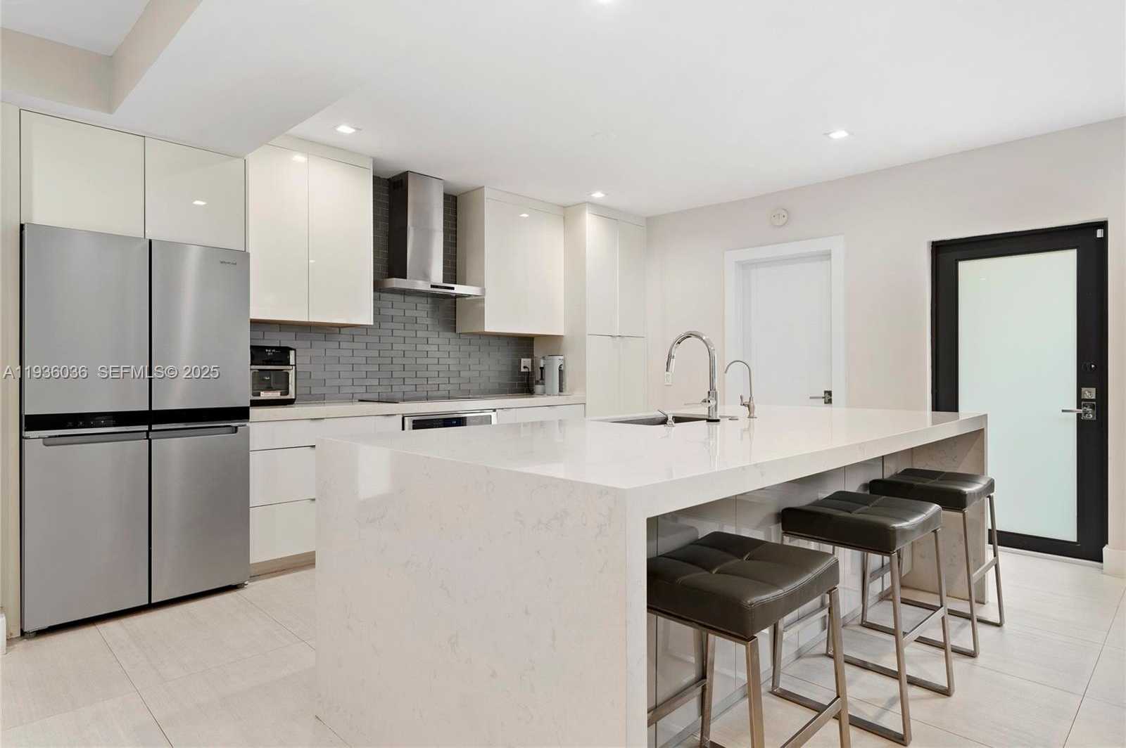 Small Image of 3141 NORTH BAY RD, Miami Beach Number 7