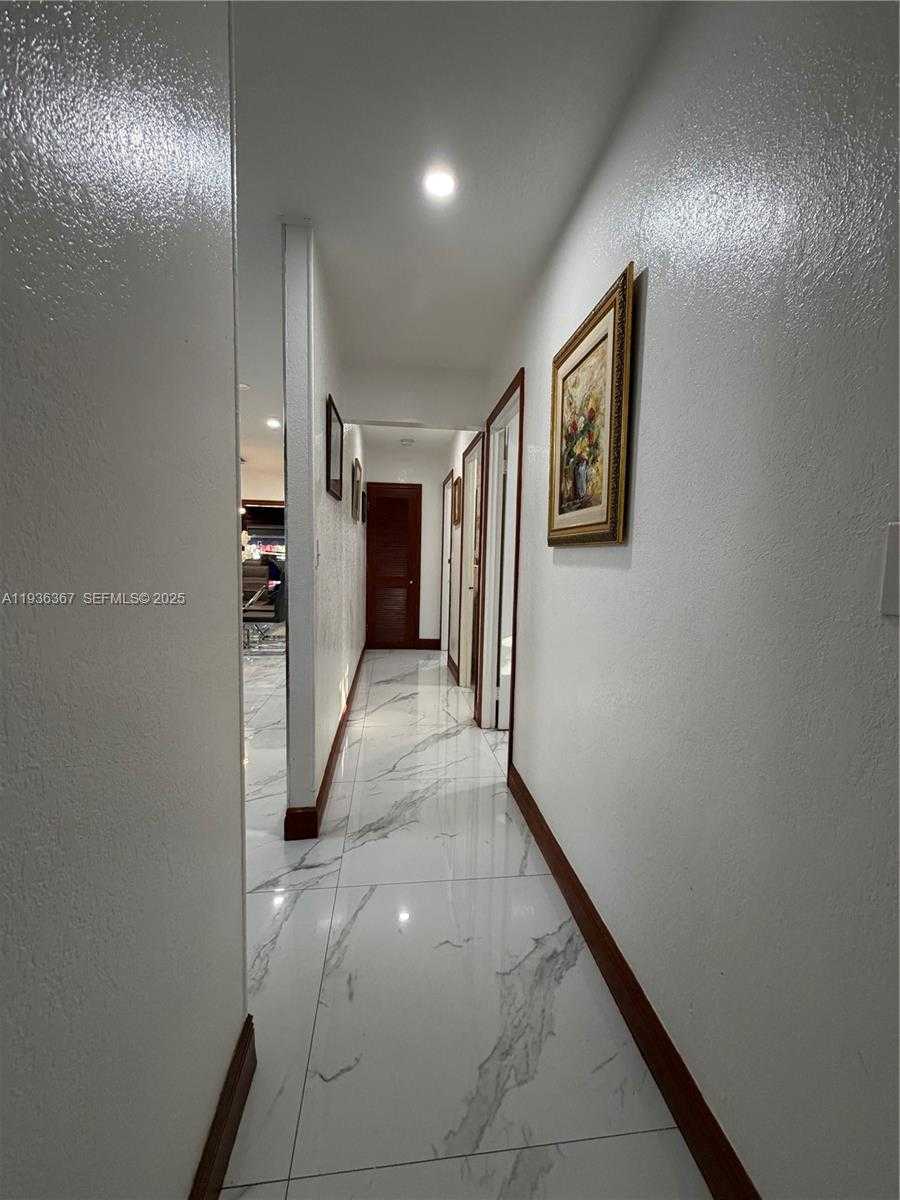 Small Image of 15022 SOUTH WEST 67TH LN, Miami Number 18