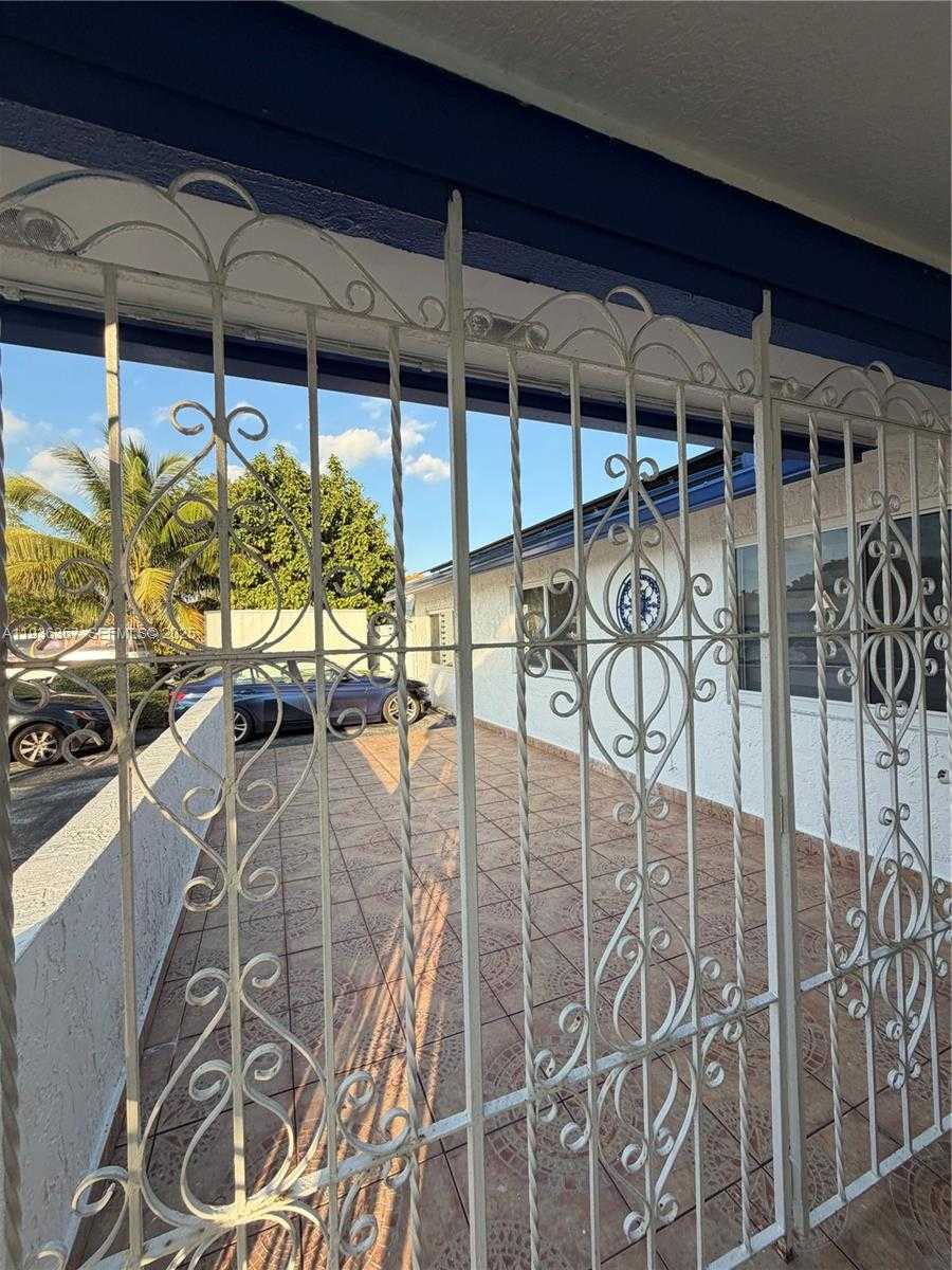 Small Image of 15022 SOUTH WEST 67TH LN, Miami Number 2