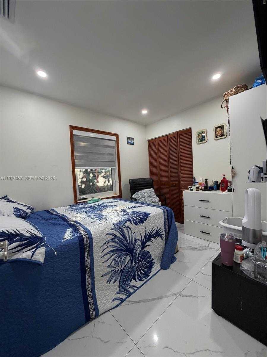 Small Image of 15022 SOUTH WEST 67TH LN, Miami Number 26