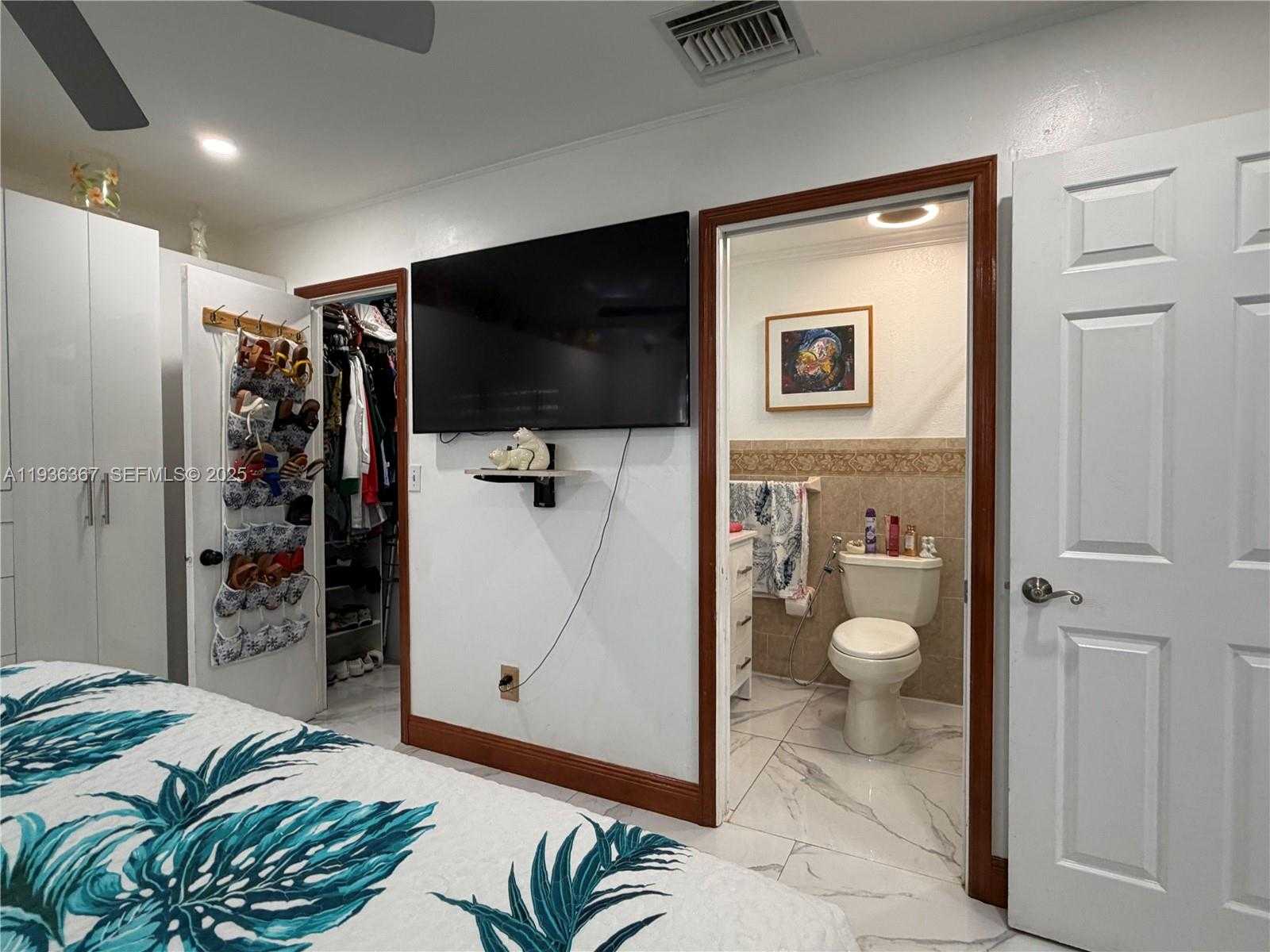 Small Image of 15022 SOUTH WEST 67TH LN, Miami Number 28