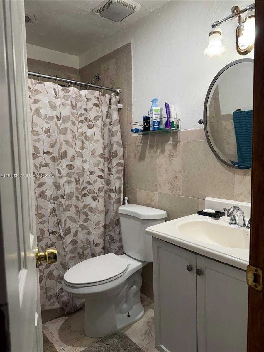 Small Image of 15022 SOUTH WEST 67TH LN, Miami Number 32