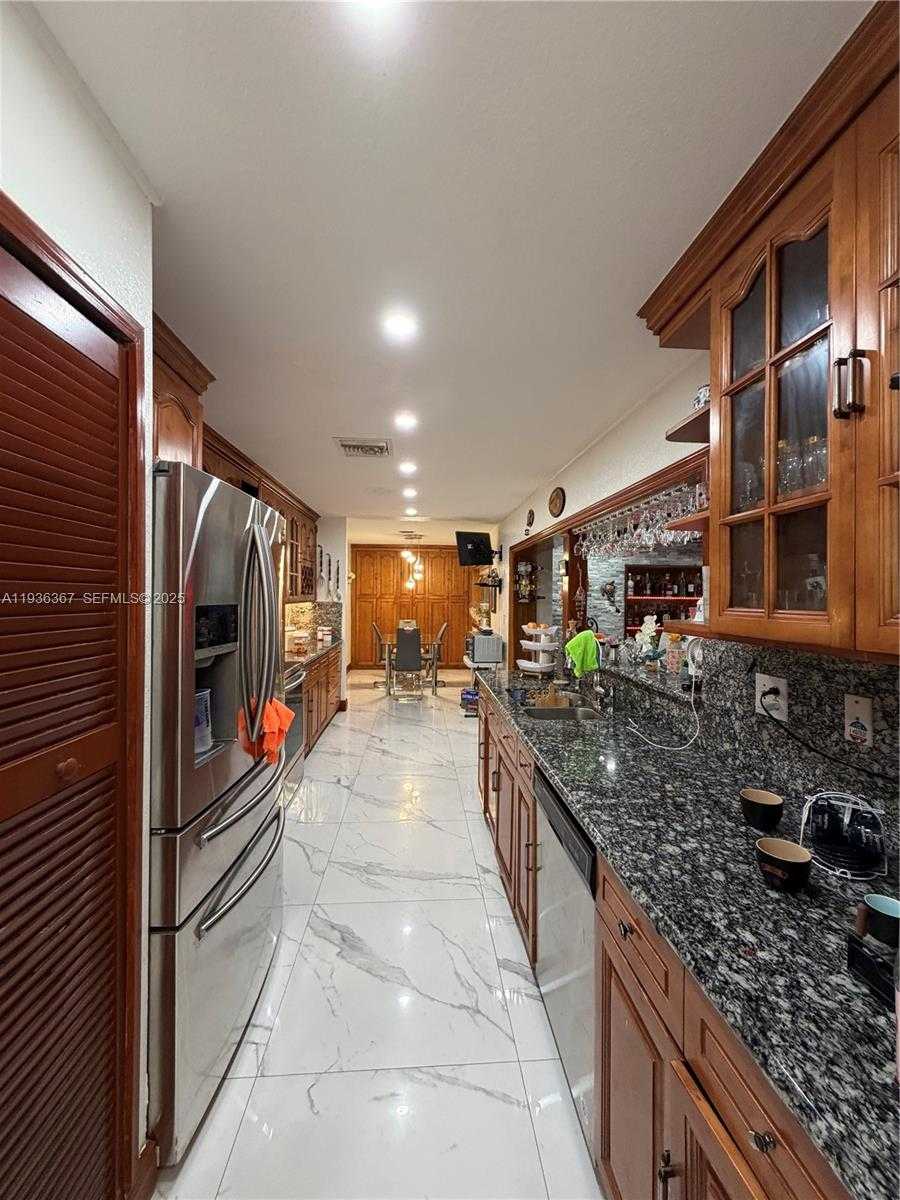 Small Image of 15022 SOUTH WEST 67TH LN, Miami Number 7