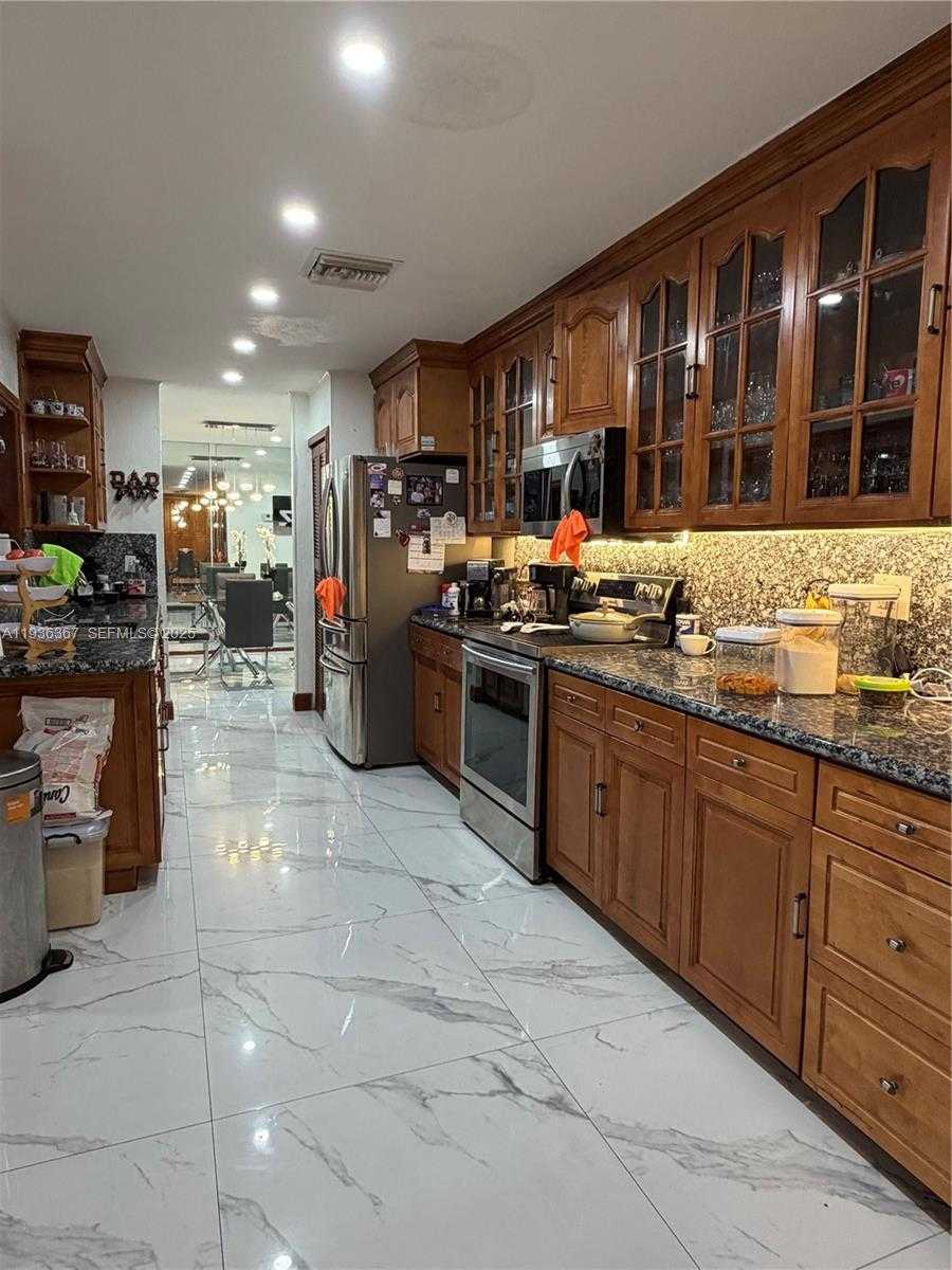 Small Image of 15022 SOUTH WEST 67TH LN, Miami Number 8