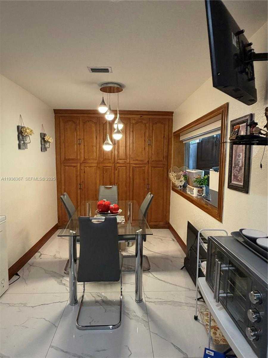 Small Image of 15022 SOUTH WEST 67TH LN, Miami Number 9