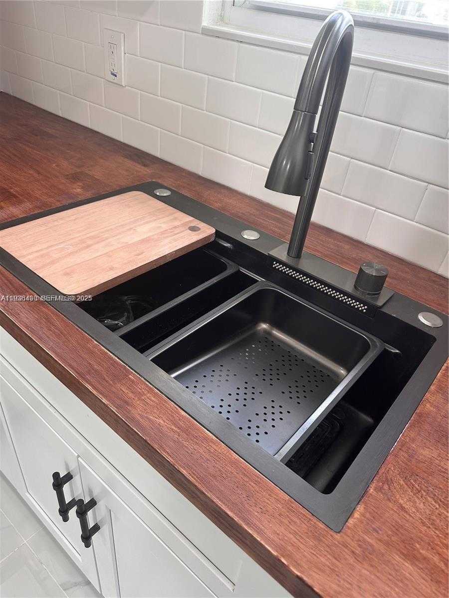 Small Image of 130 VIRGINIA CT, Englewood Number 10