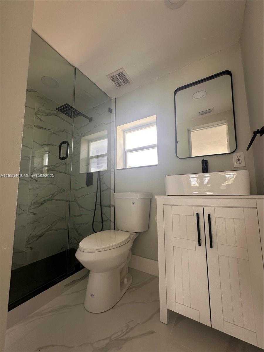 Small Image of 130 VIRGINIA CT, Englewood Number 14