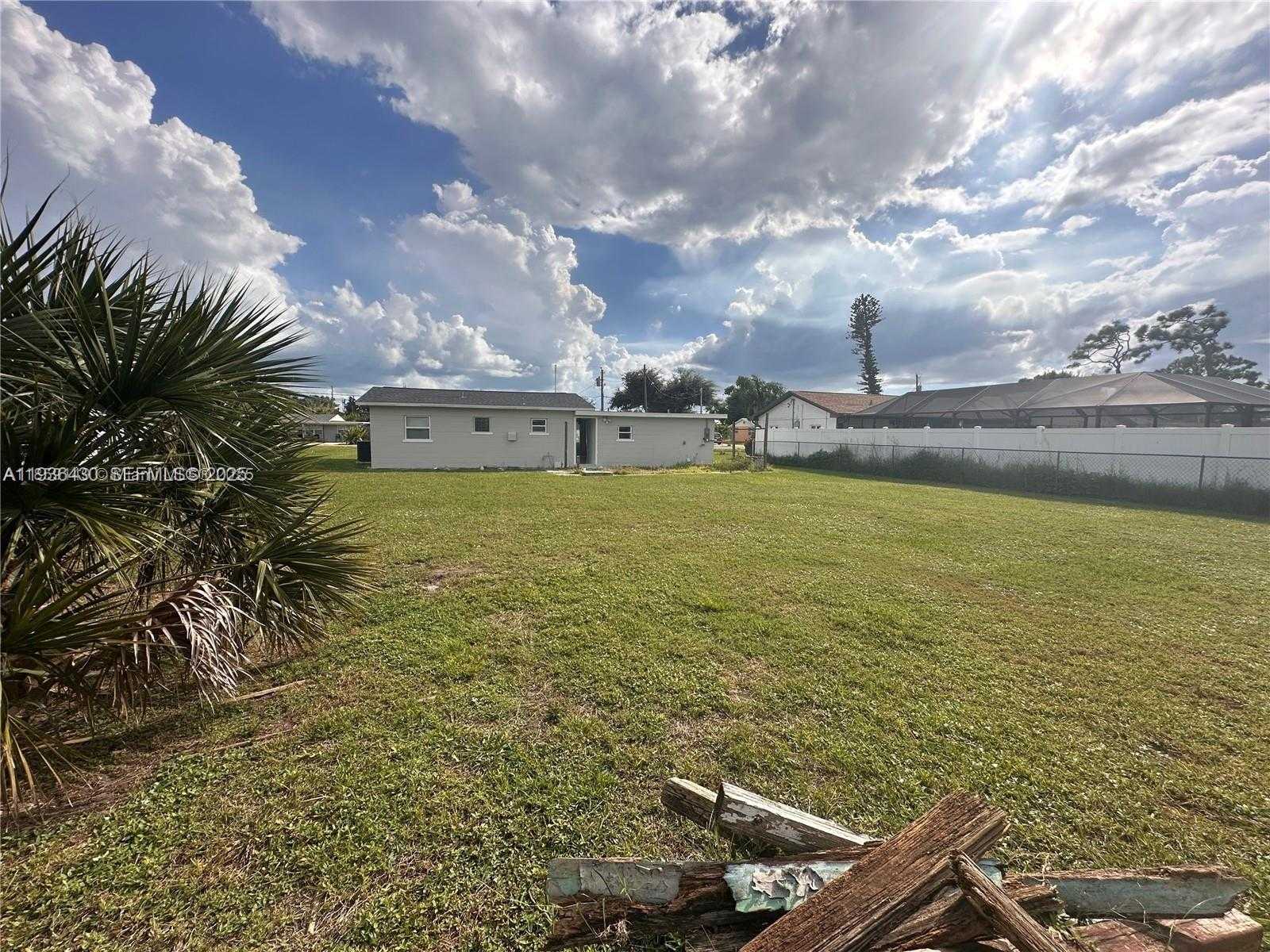 Small Image of 130 VIRGINIA CT, Englewood Number 22