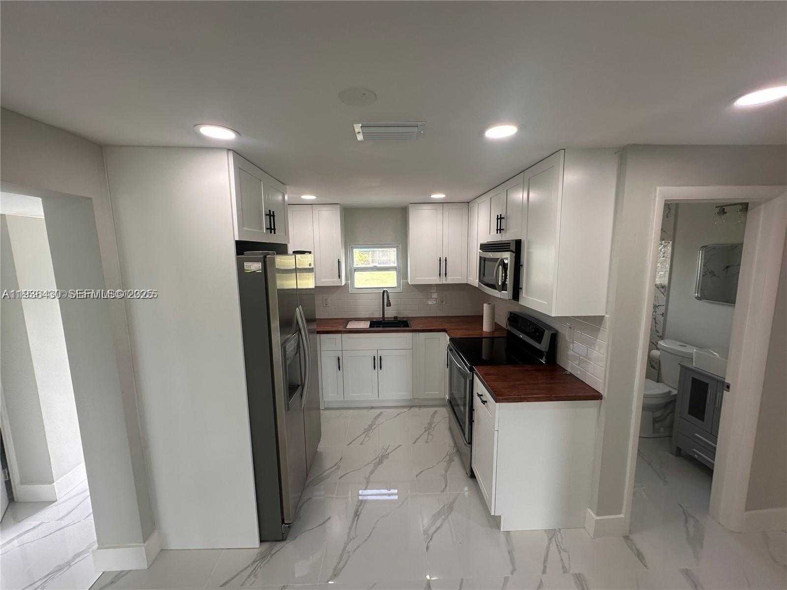 Small Image of 130 VIRGINIA CT, Englewood Number 7