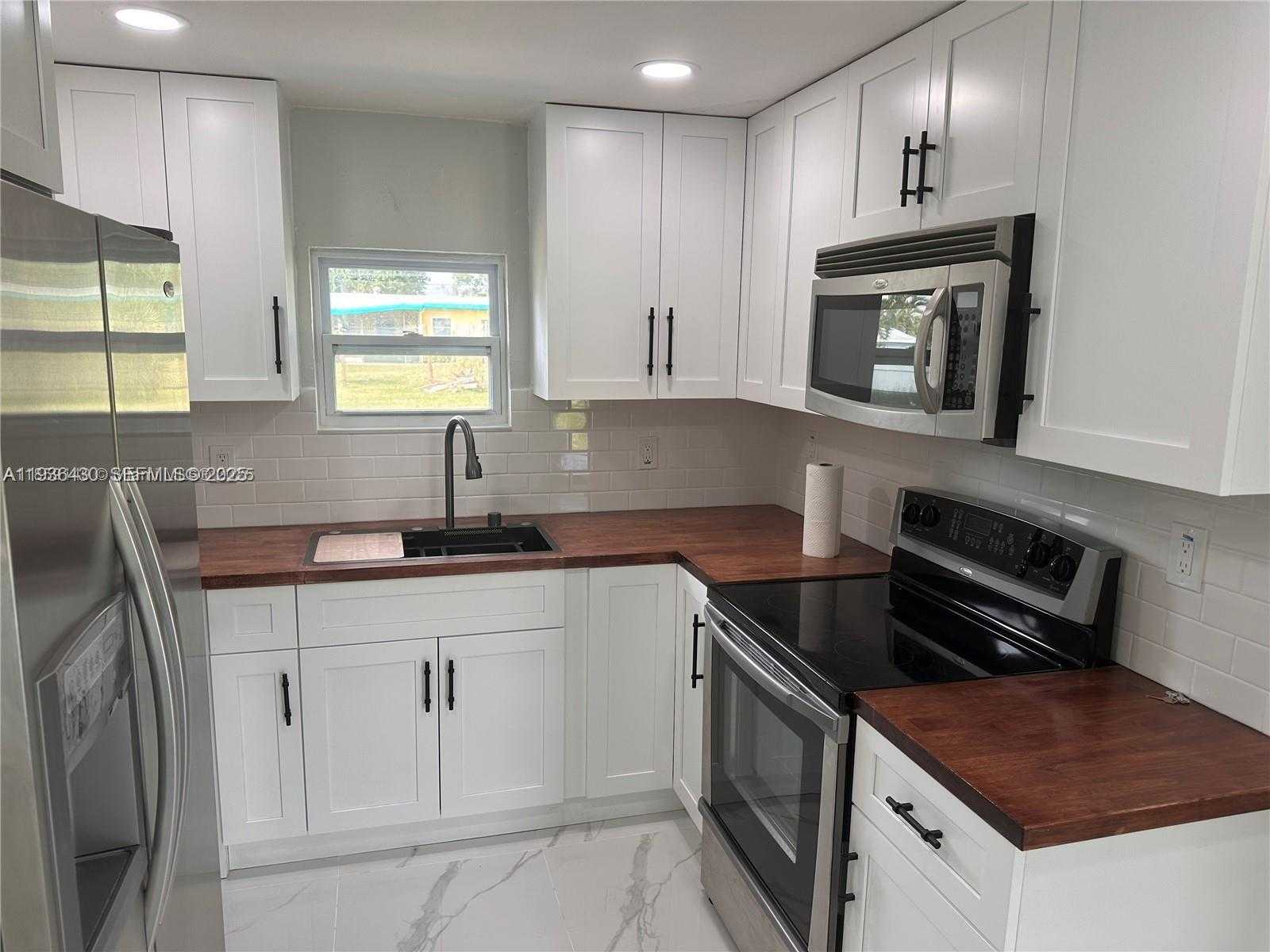 Small Image of 130 VIRGINIA CT, Englewood Number 9