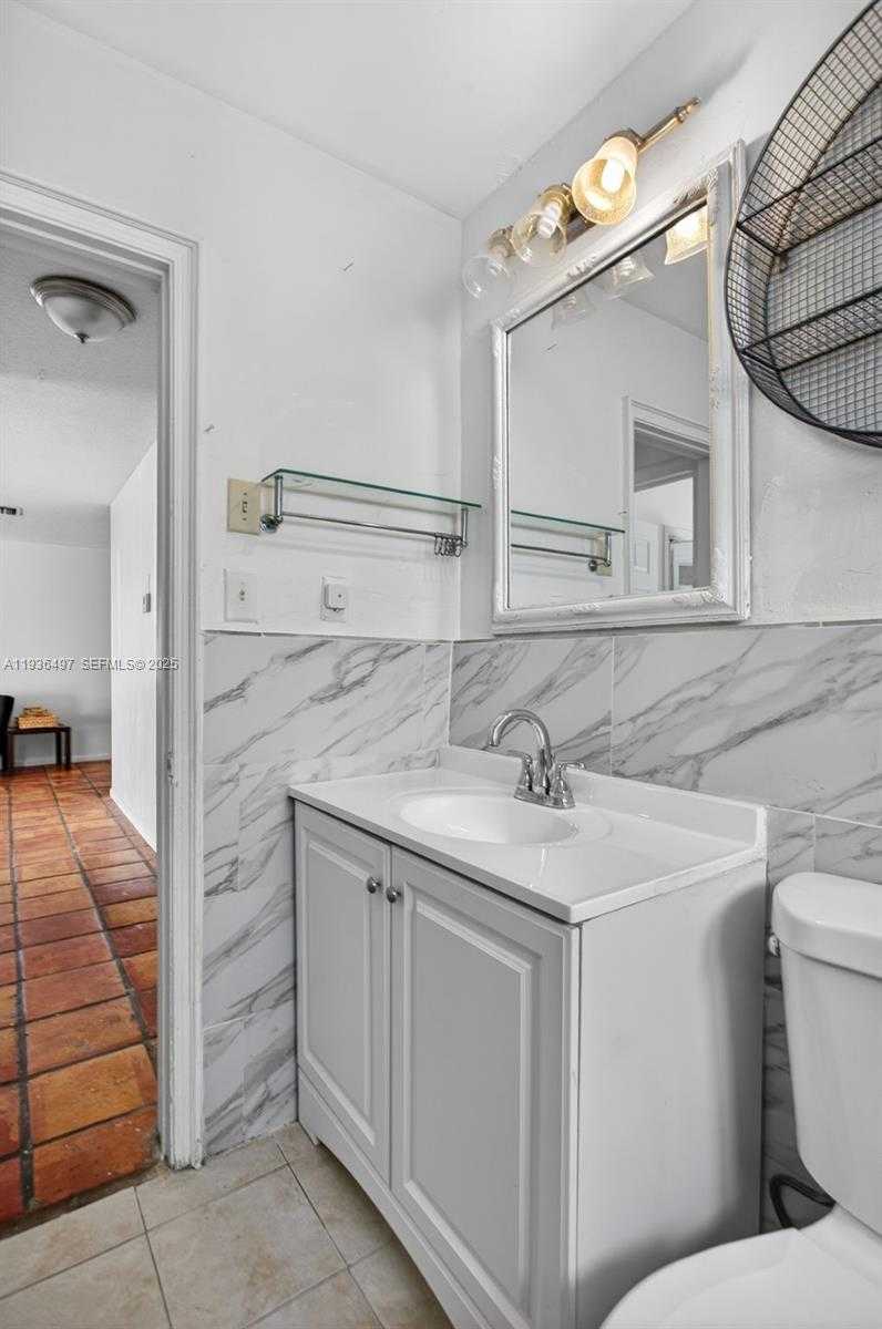 Small Image of 6711 NORTH WEST 72ND ST, Tamarac Number 17