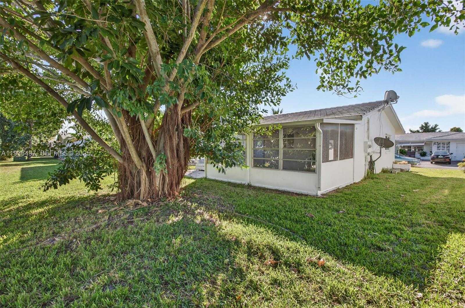 Small Image of 6711 NORTH WEST 72ND ST, Tamarac Number 6