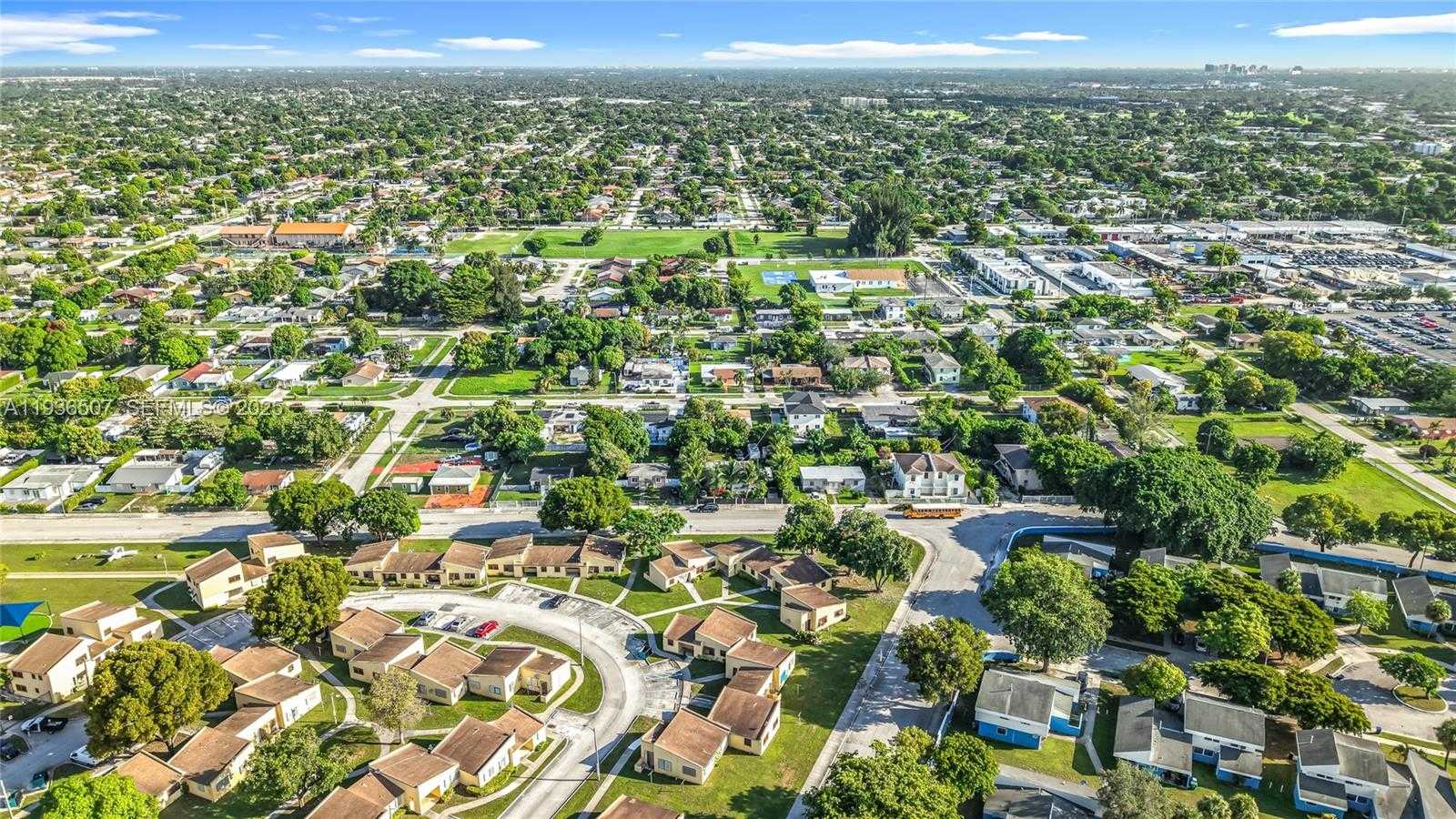 Small Image of 10045 SOUTH WEST 172ND ST, Miami Number 6