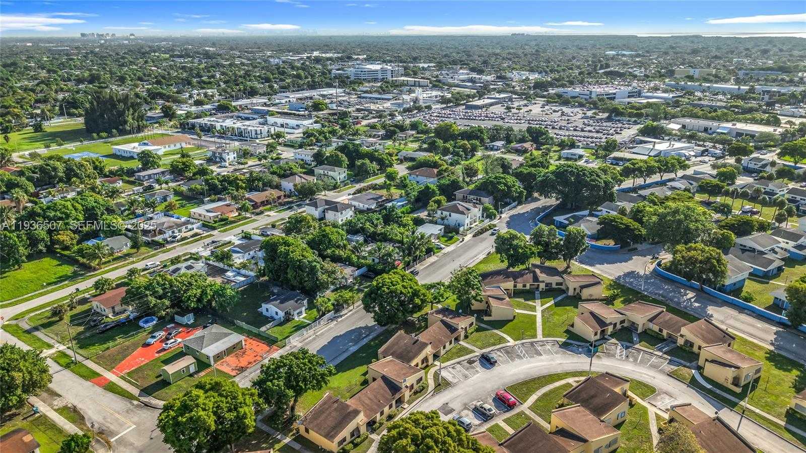 Small Image of 10045 SOUTH WEST 172ND ST, Miami Number 7