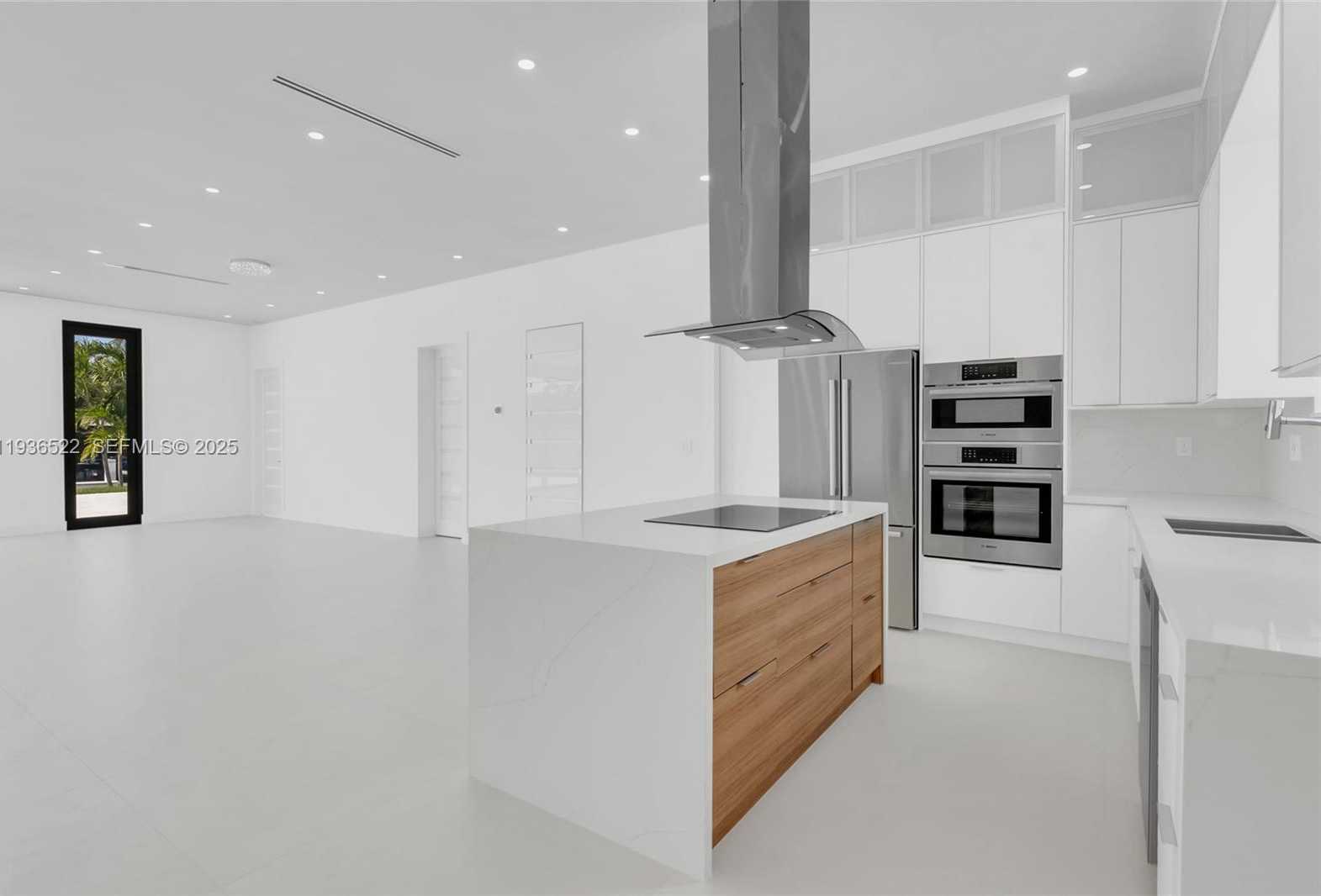 Small Image of 13200 NORTH BAYSHORE DR, North Miami Number 11