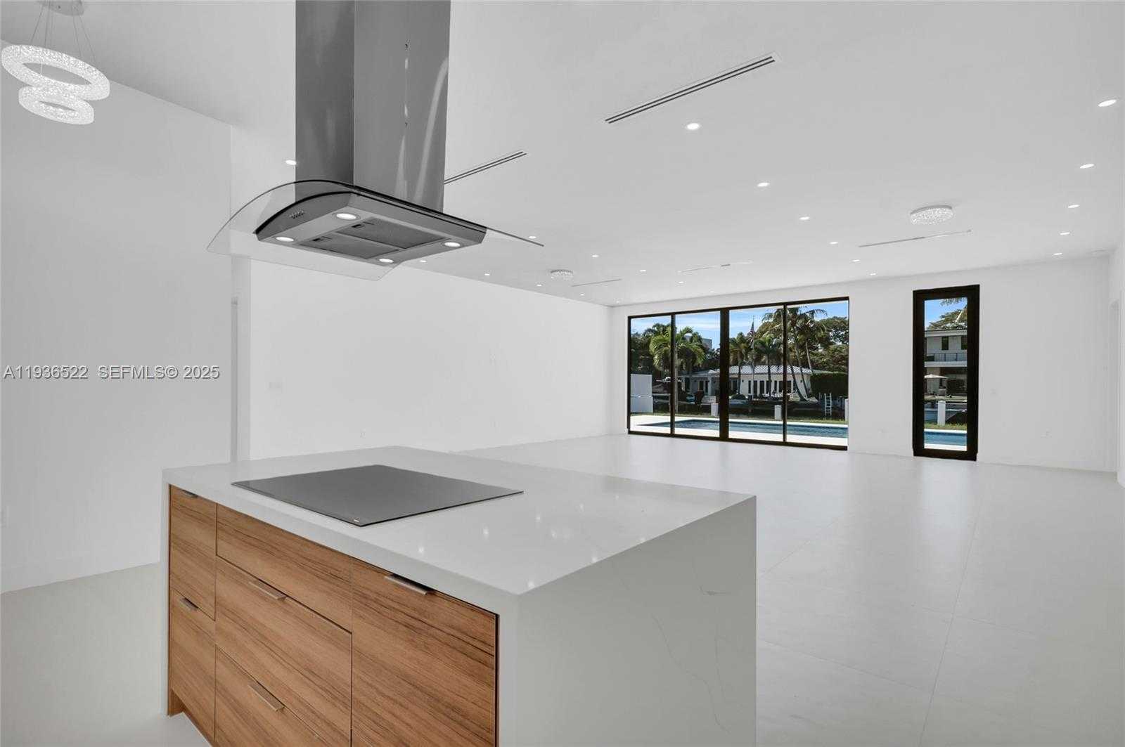 Small Image of 13200 NORTH BAYSHORE DR, North Miami Number 12