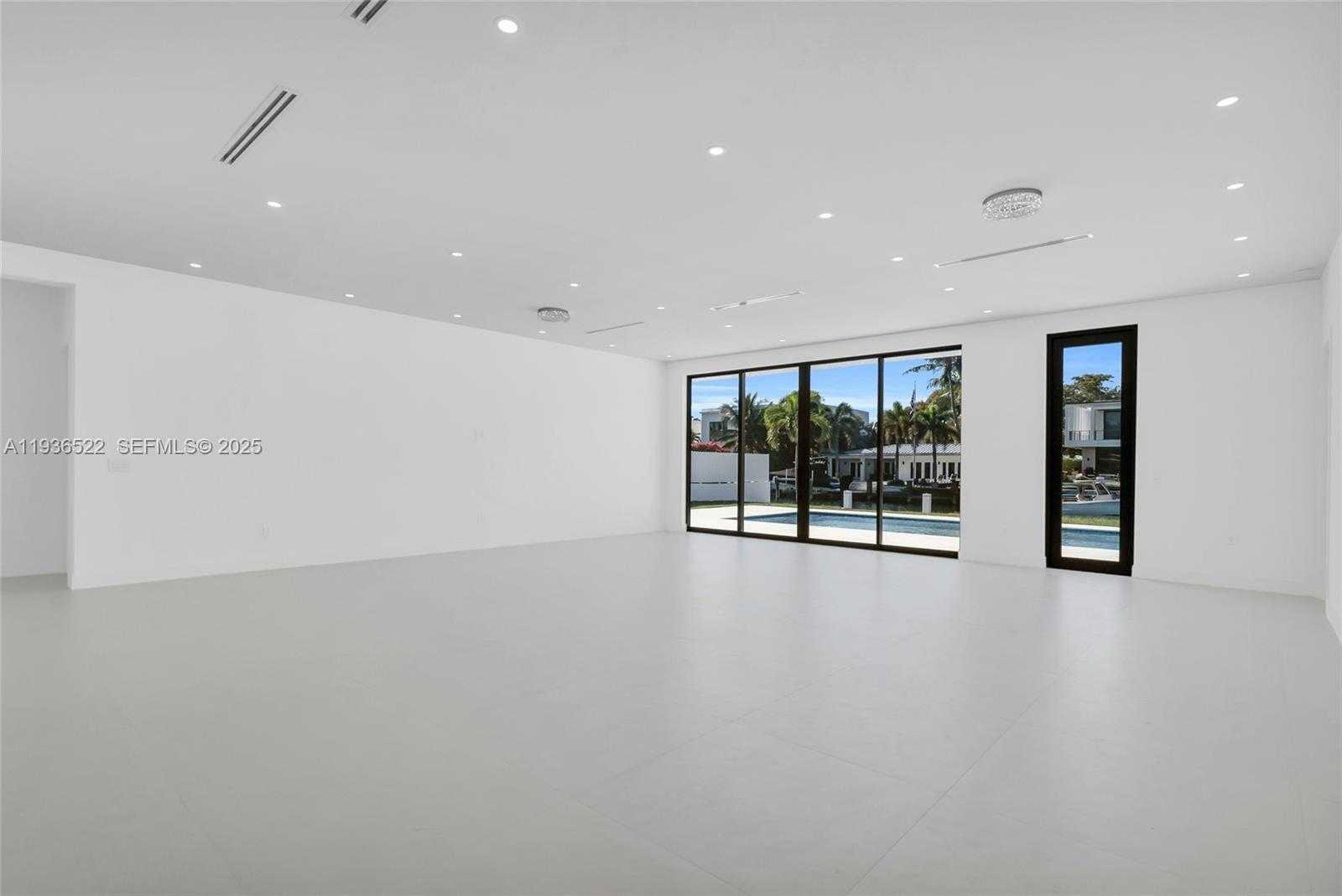 Small Image of 13200 NORTH BAYSHORE DR, North Miami Number 14