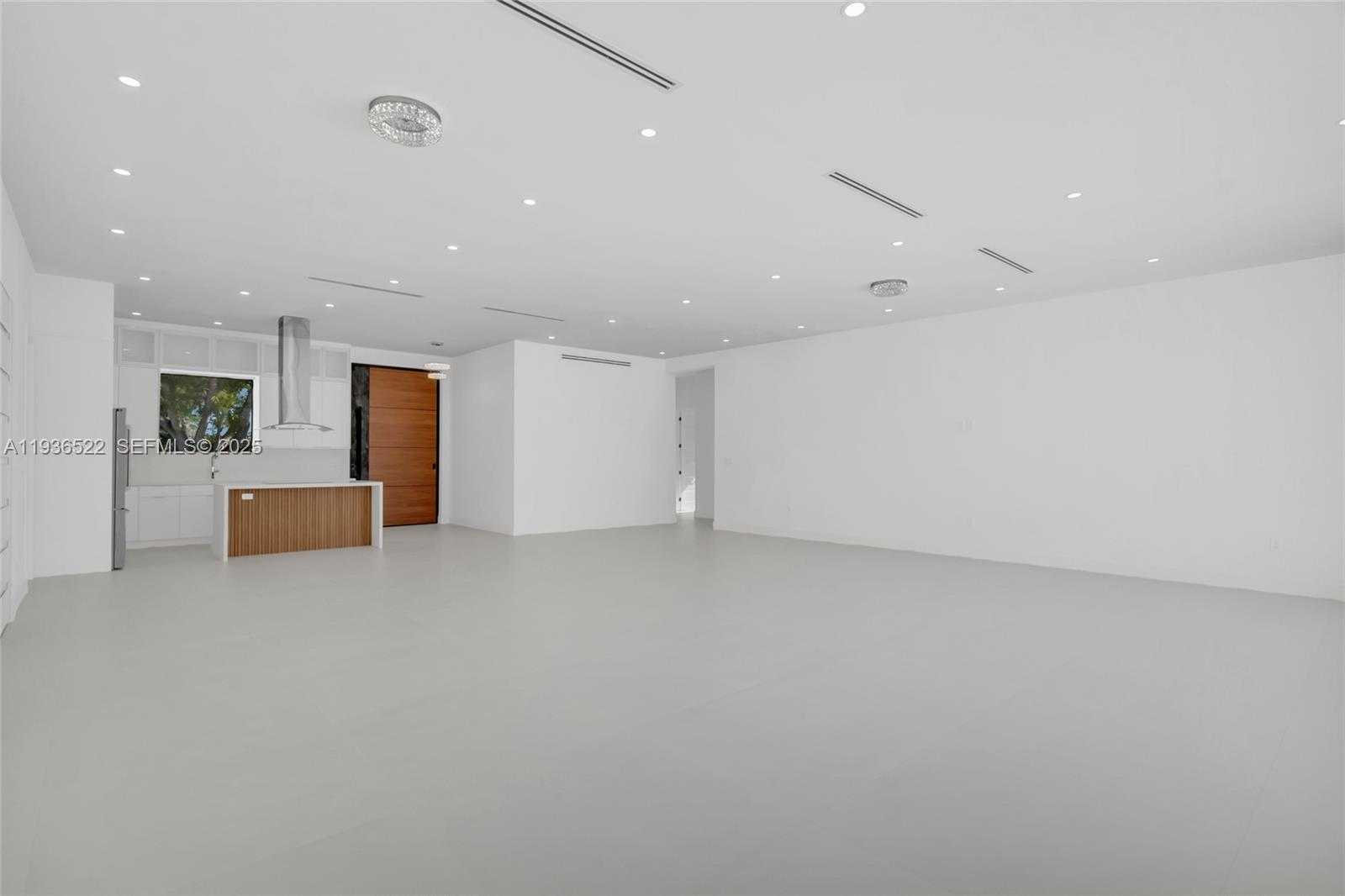 Small Image of 13200 NORTH BAYSHORE DR, North Miami Number 15