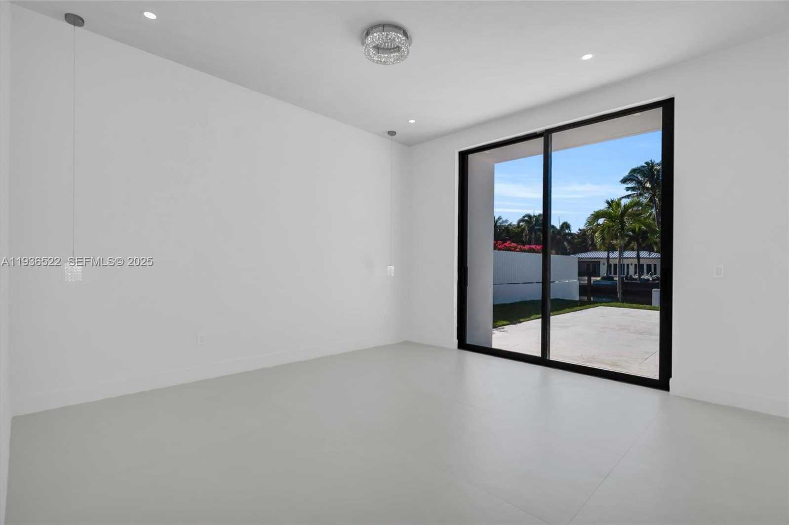 Small Image of 13200 NORTH BAYSHORE DR, North Miami Number 17
