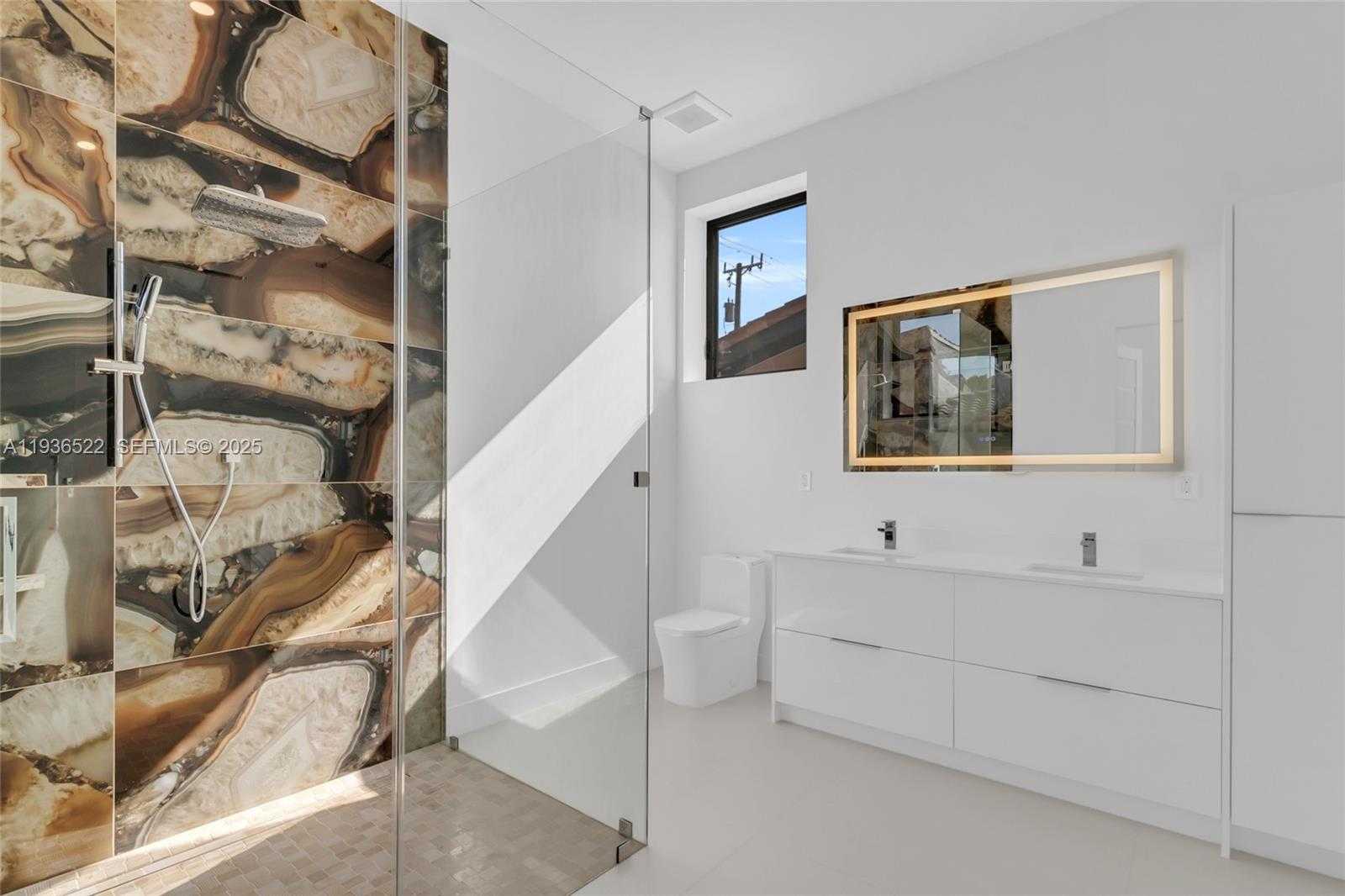 Small Image of 13200 NORTH BAYSHORE DR, North Miami Number 19