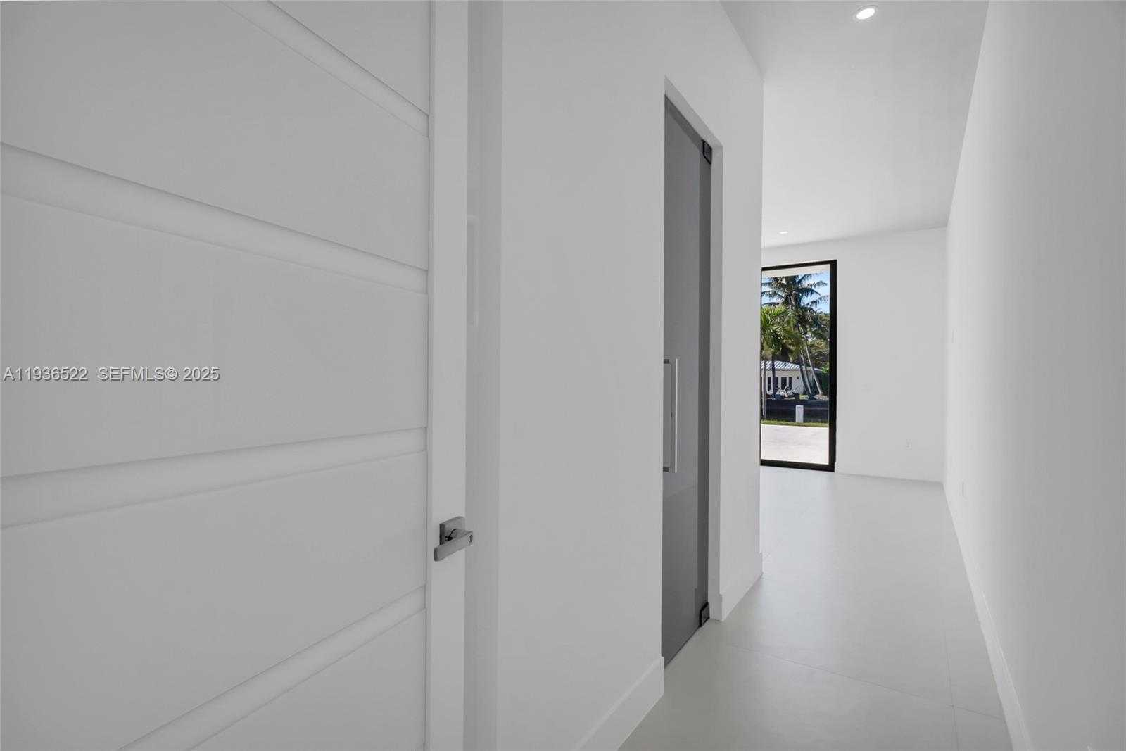 Small Image of 13200 NORTH BAYSHORE DR, North Miami Number 20