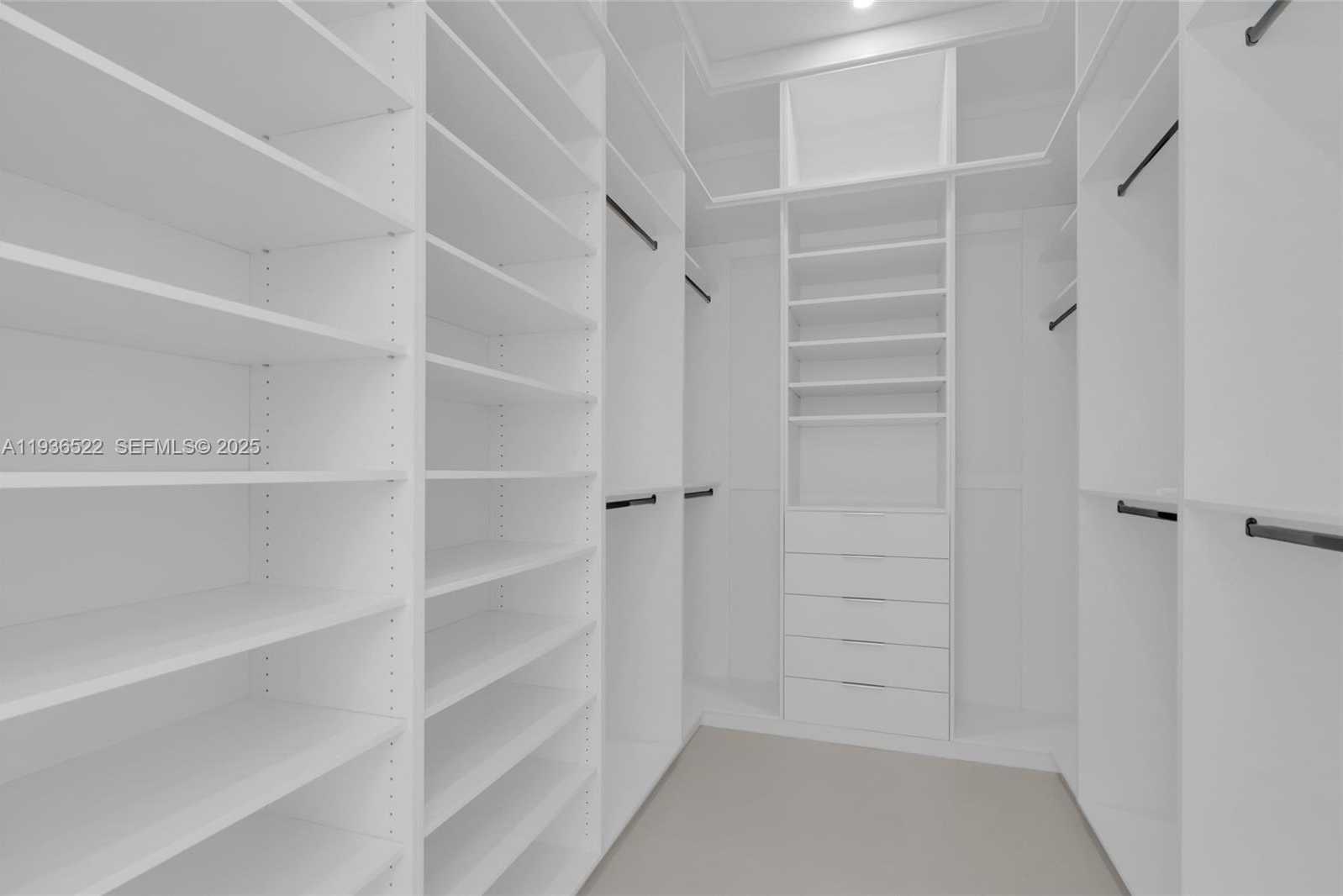 Small Image of 13200 NORTH BAYSHORE DR, North Miami Number 21