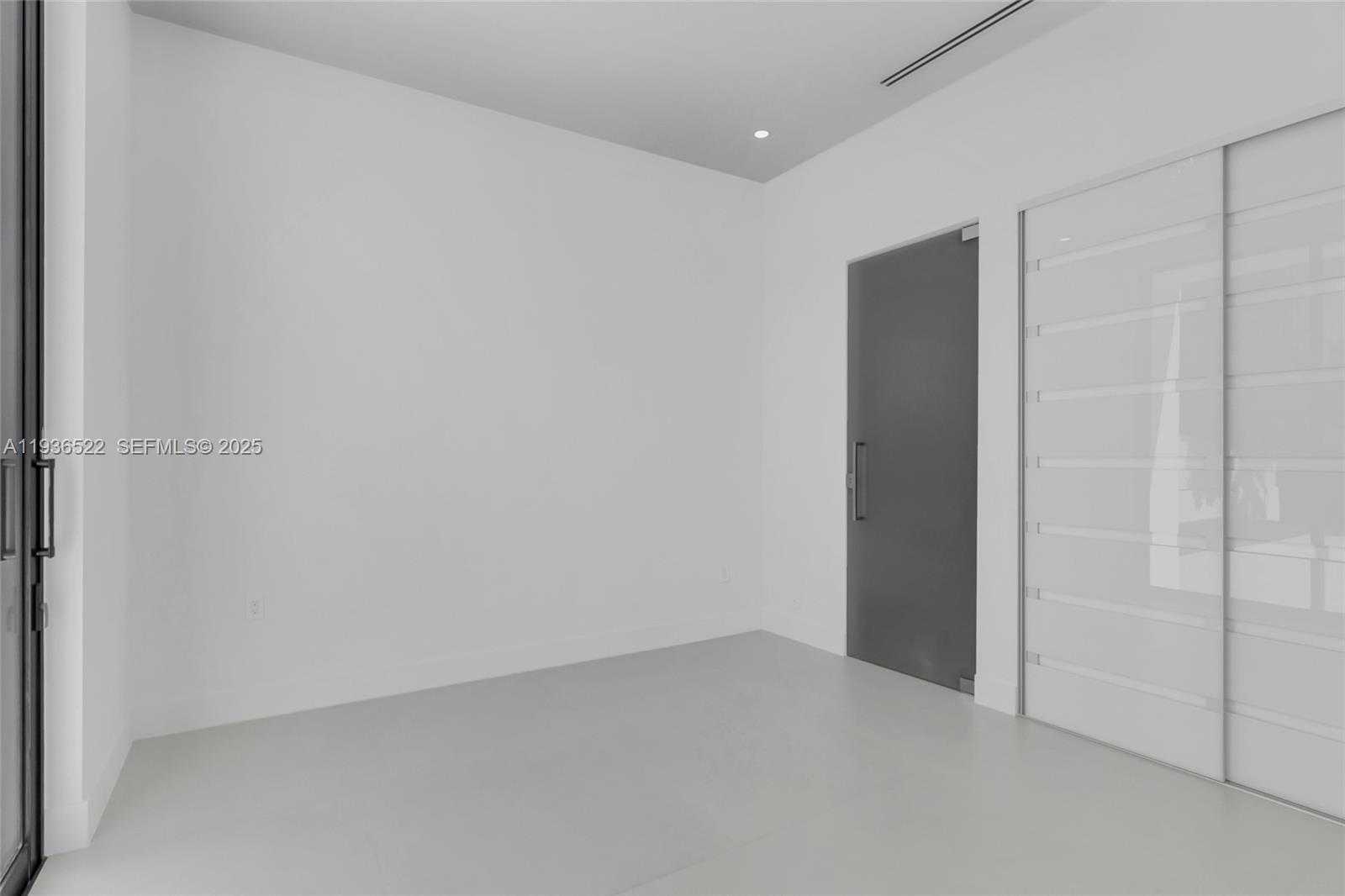 Small Image of 13200 NORTH BAYSHORE DR, North Miami Number 22