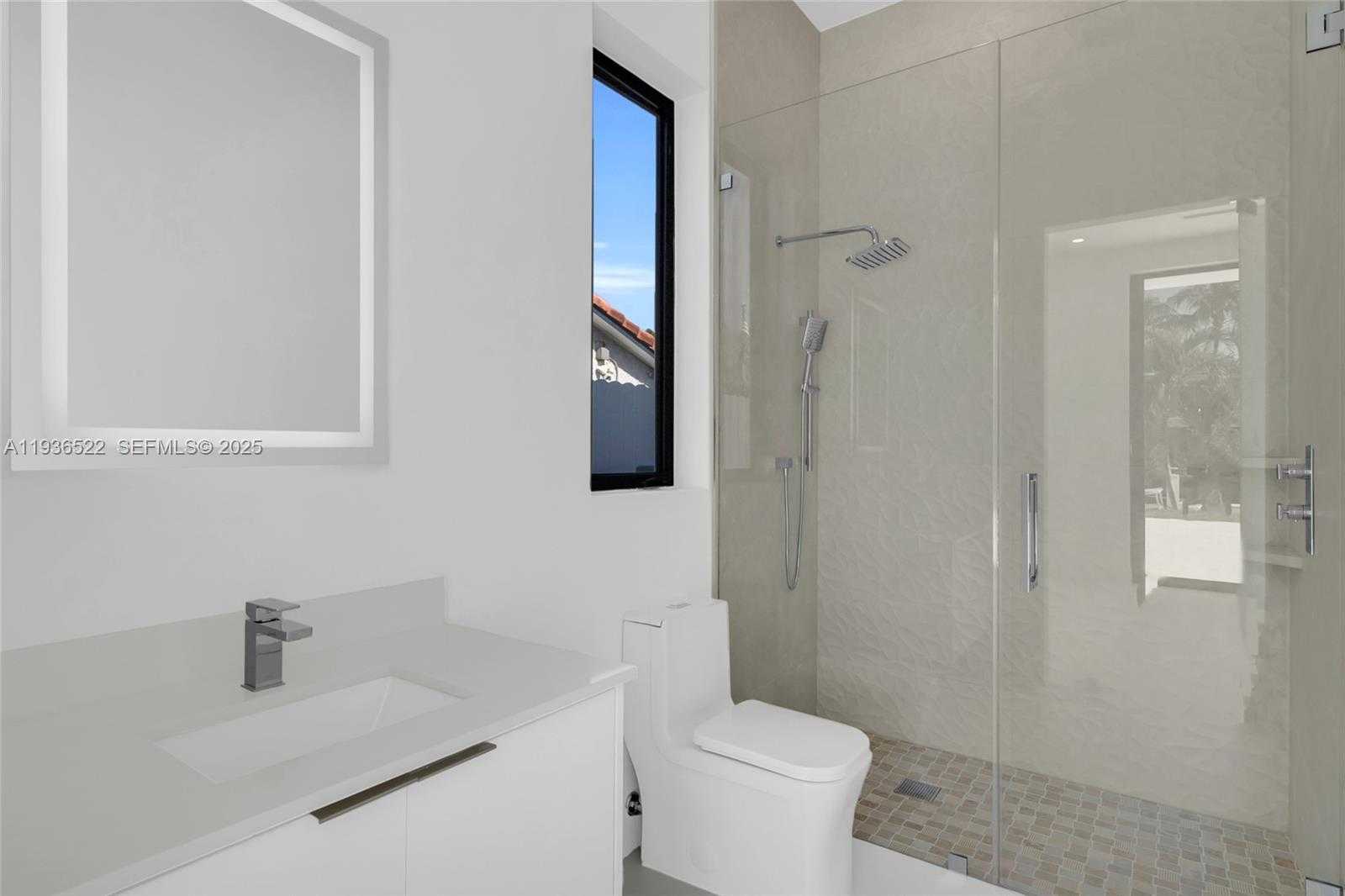 Small Image of 13200 NORTH BAYSHORE DR, North Miami Number 25