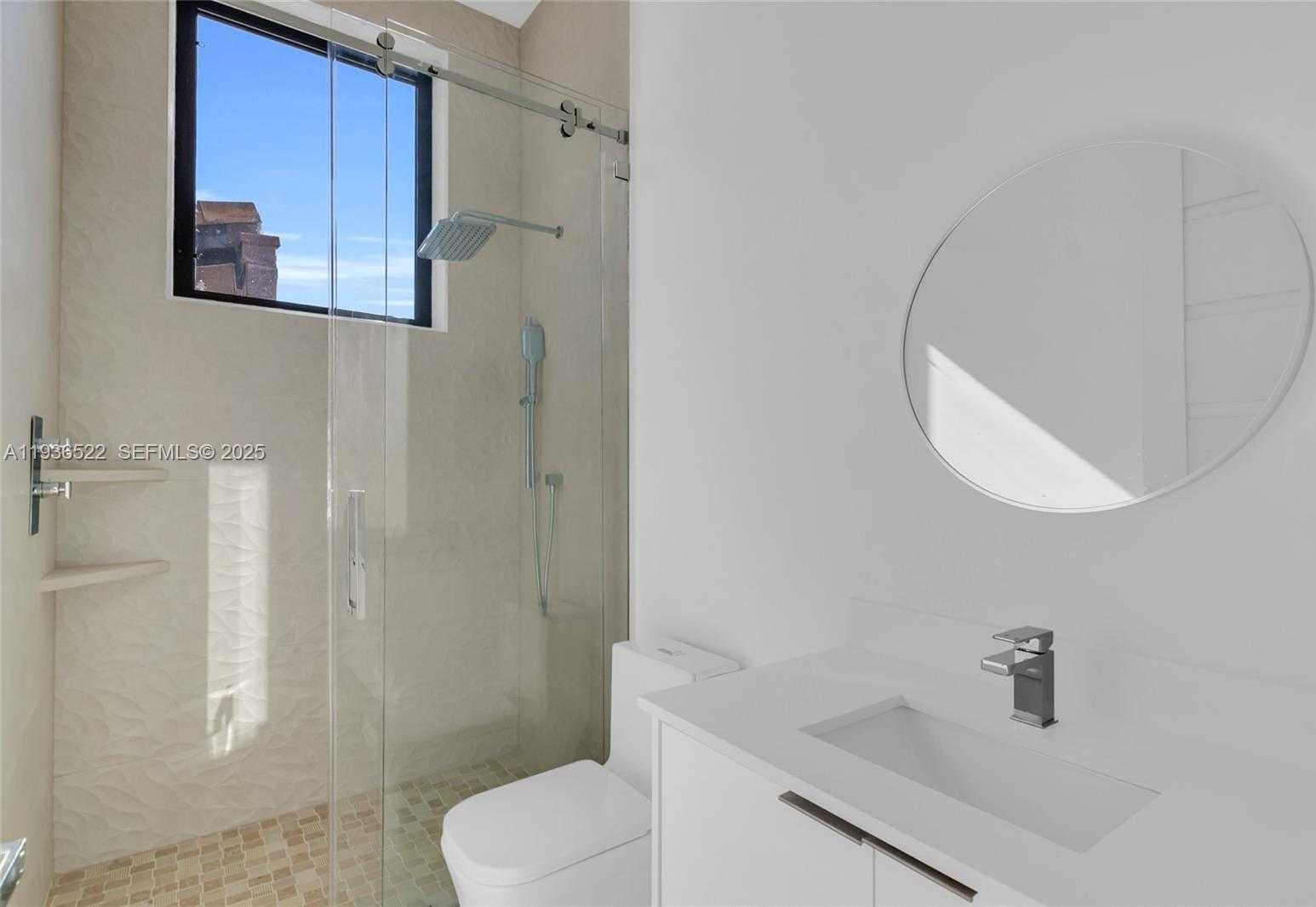 Small Image of 13200 NORTH BAYSHORE DR, North Miami Number 26