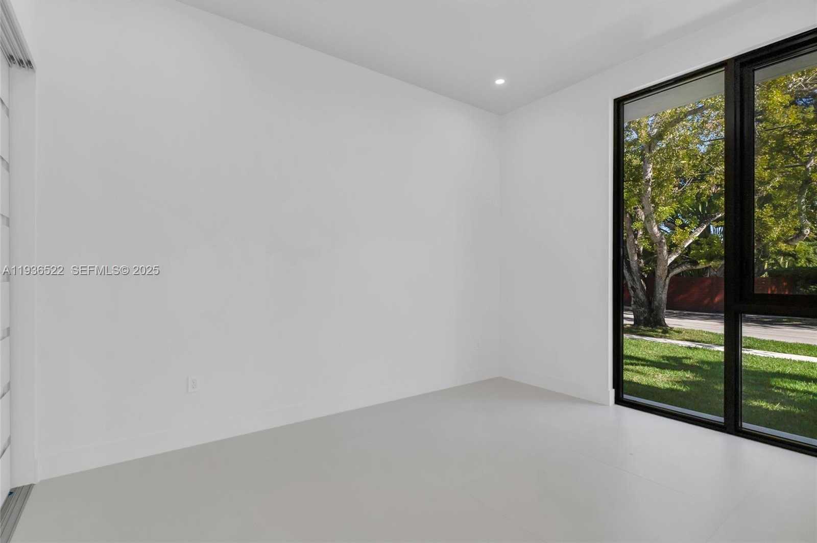 Small Image of 13200 NORTH BAYSHORE DR, North Miami Number 28