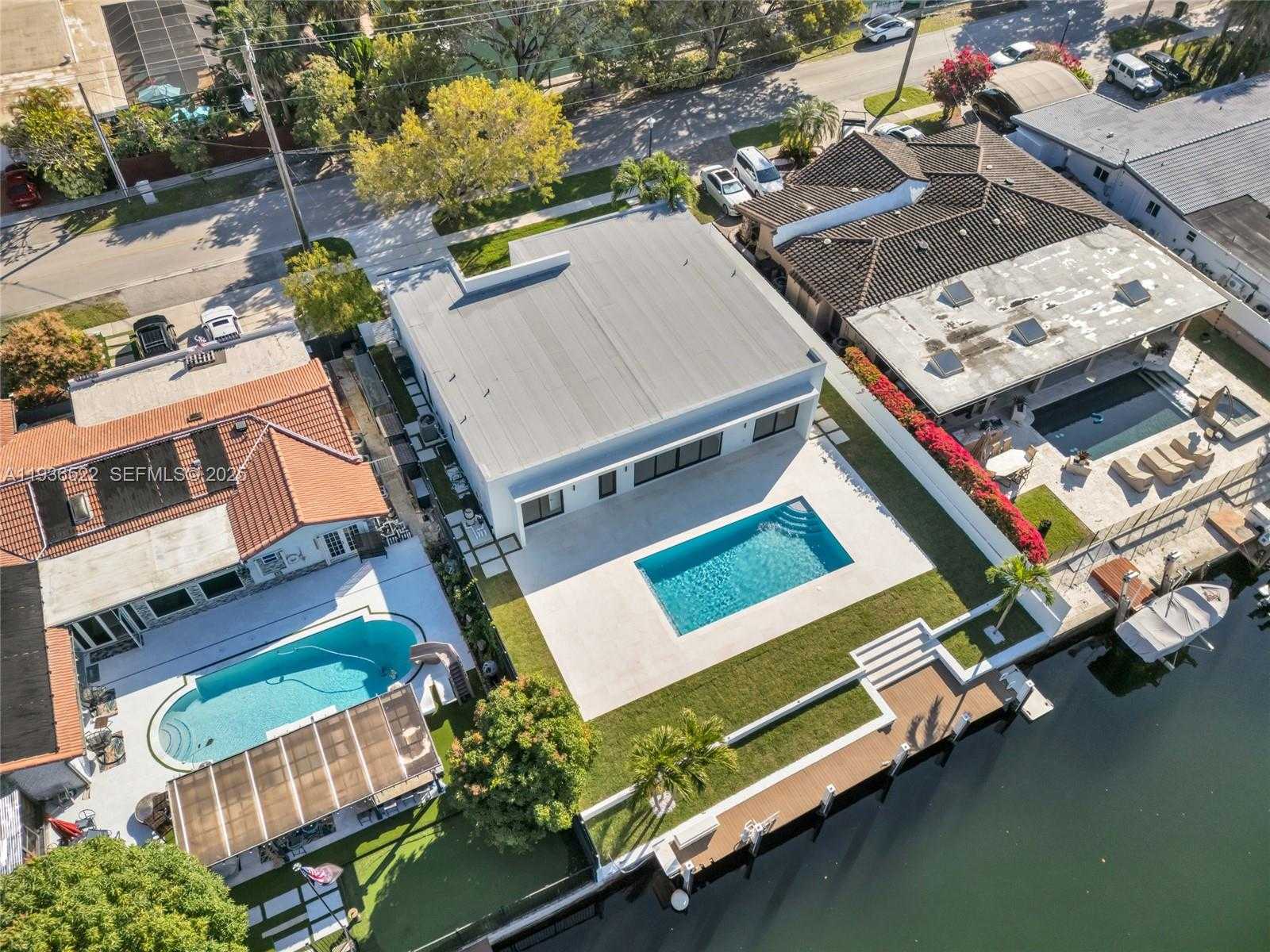 Small Image of 13200 NORTH BAYSHORE DR, North Miami Number 31