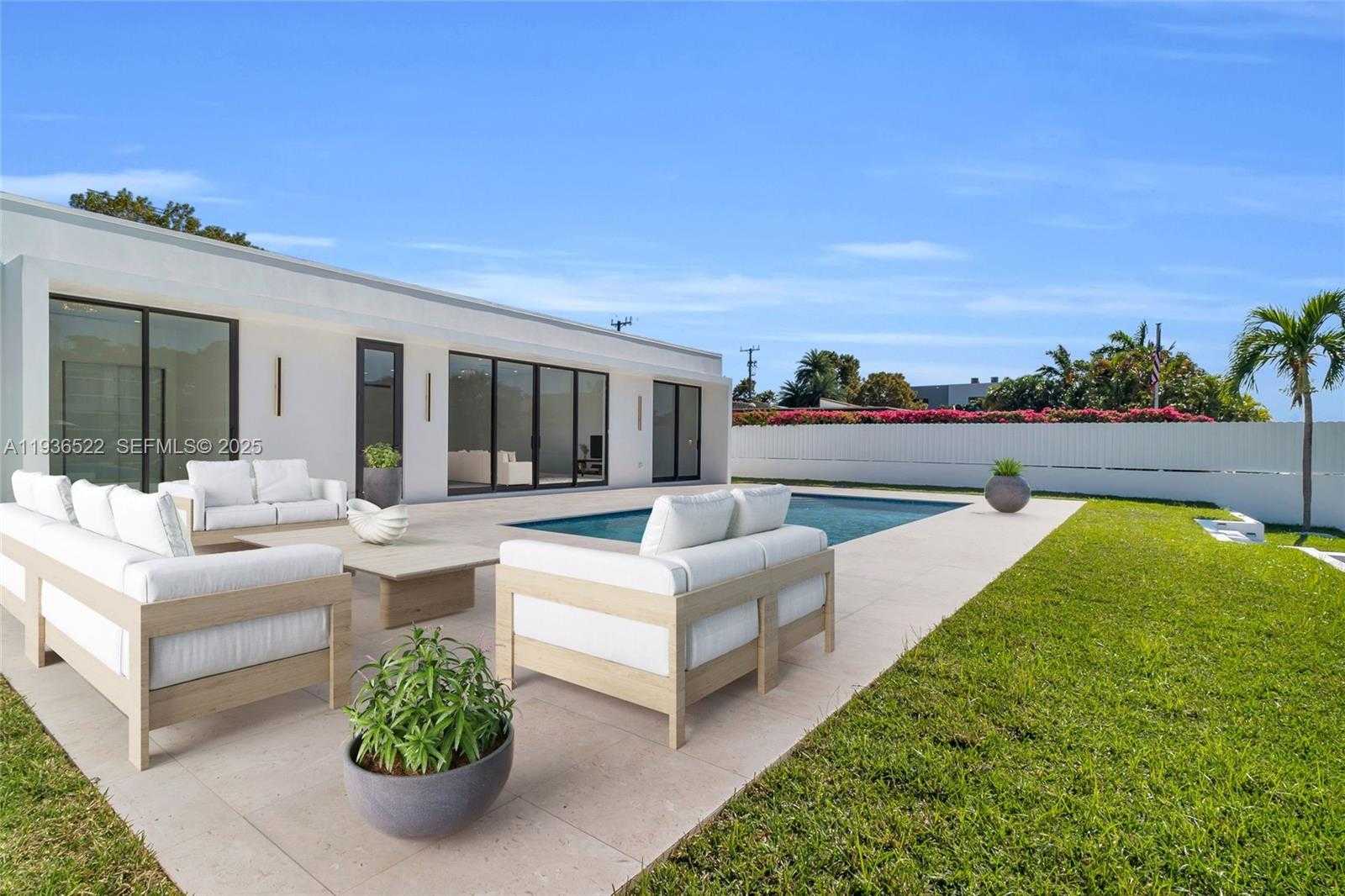 Small Image of 13200 NORTH BAYSHORE DR, North Miami Number 4