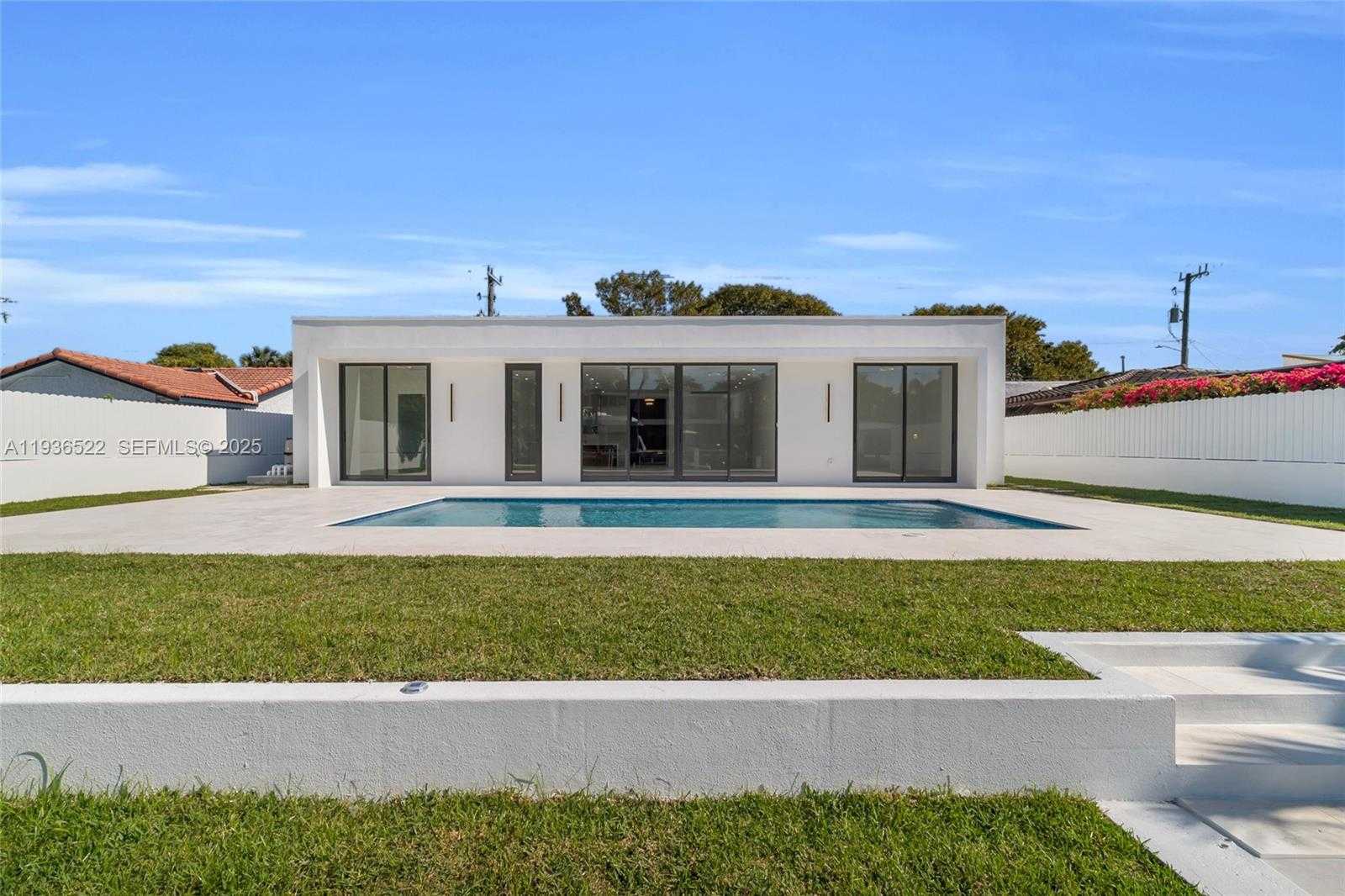 Small Image of 13200 NORTH BAYSHORE DR, North Miami Number 9