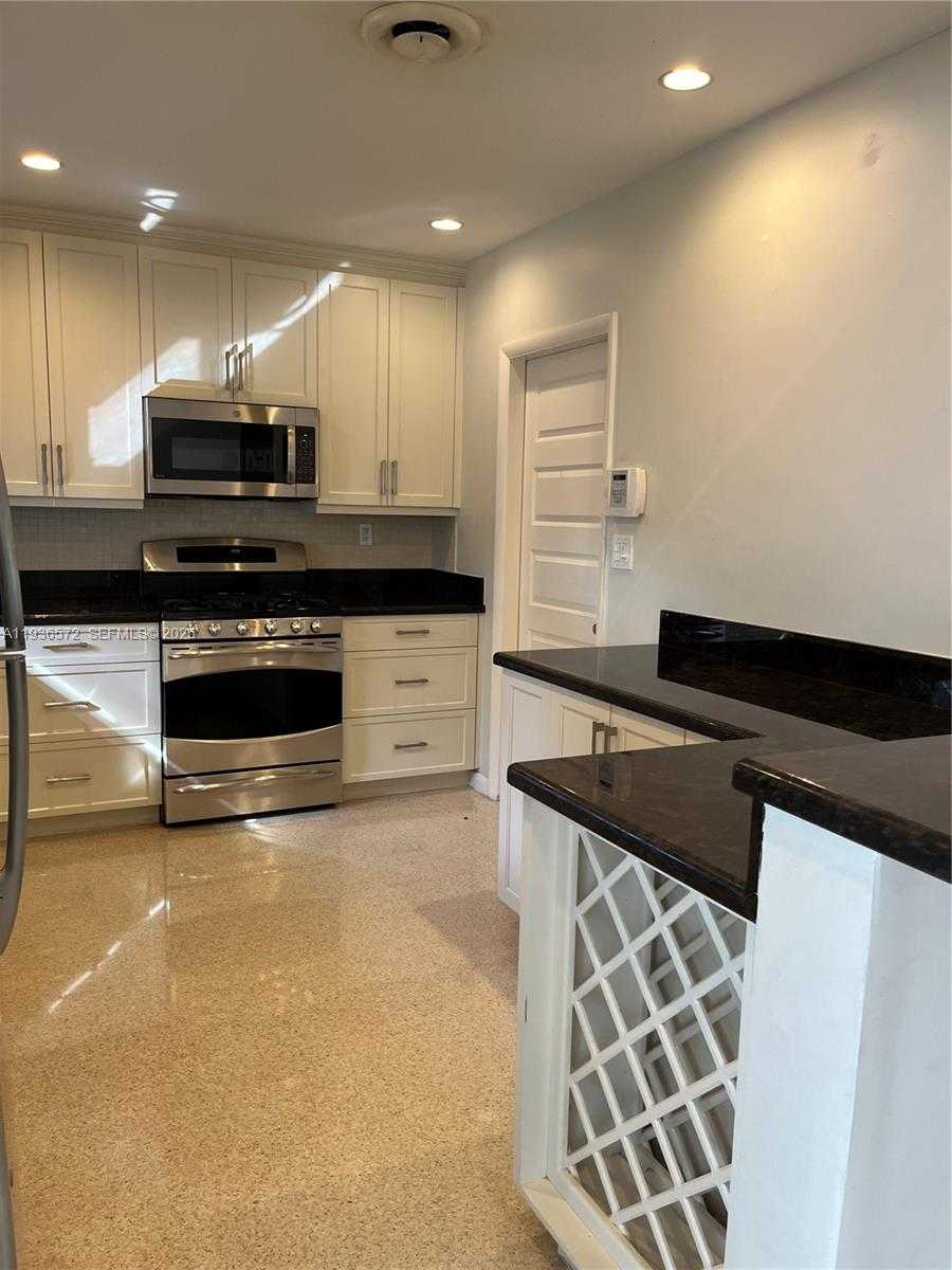 Small Image of 3912 GARFIELD ST, Hollywood Number 10